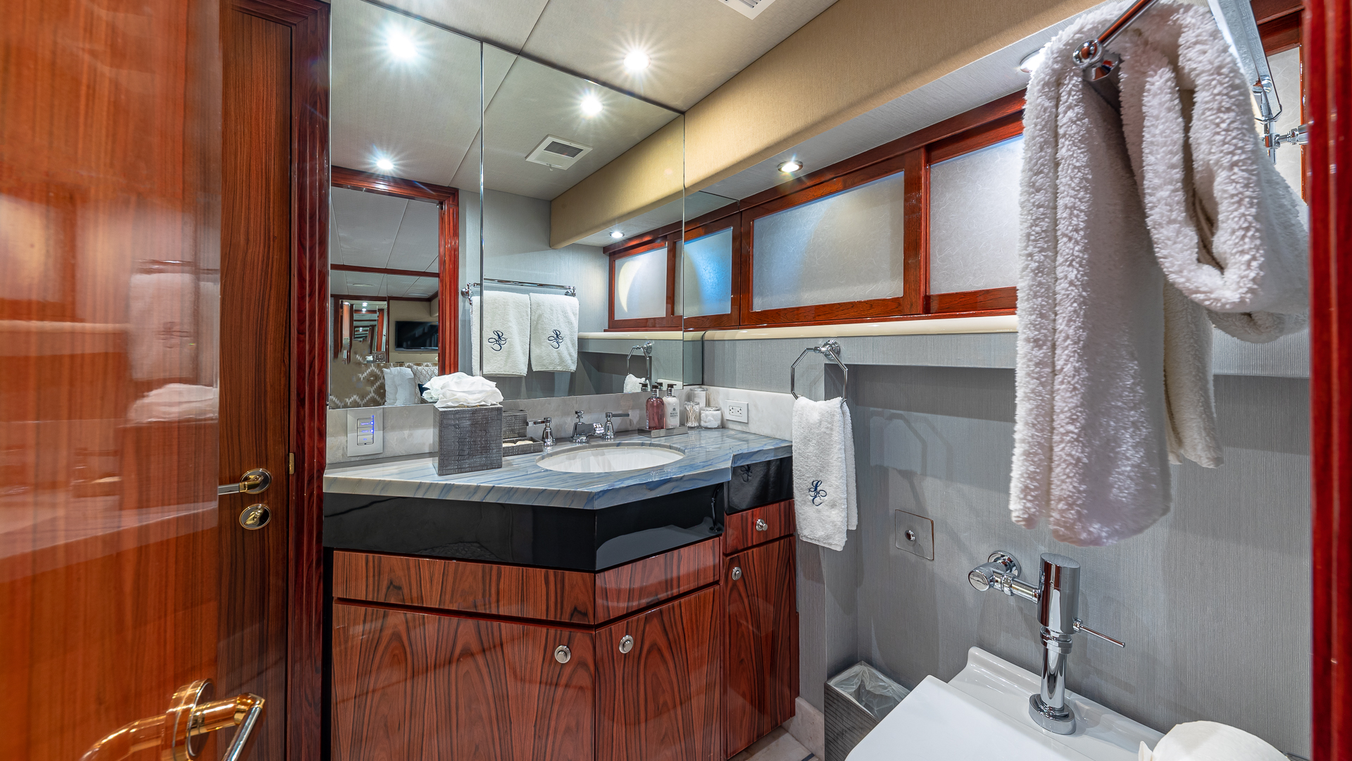 twin guest cabin bathroom .jpg