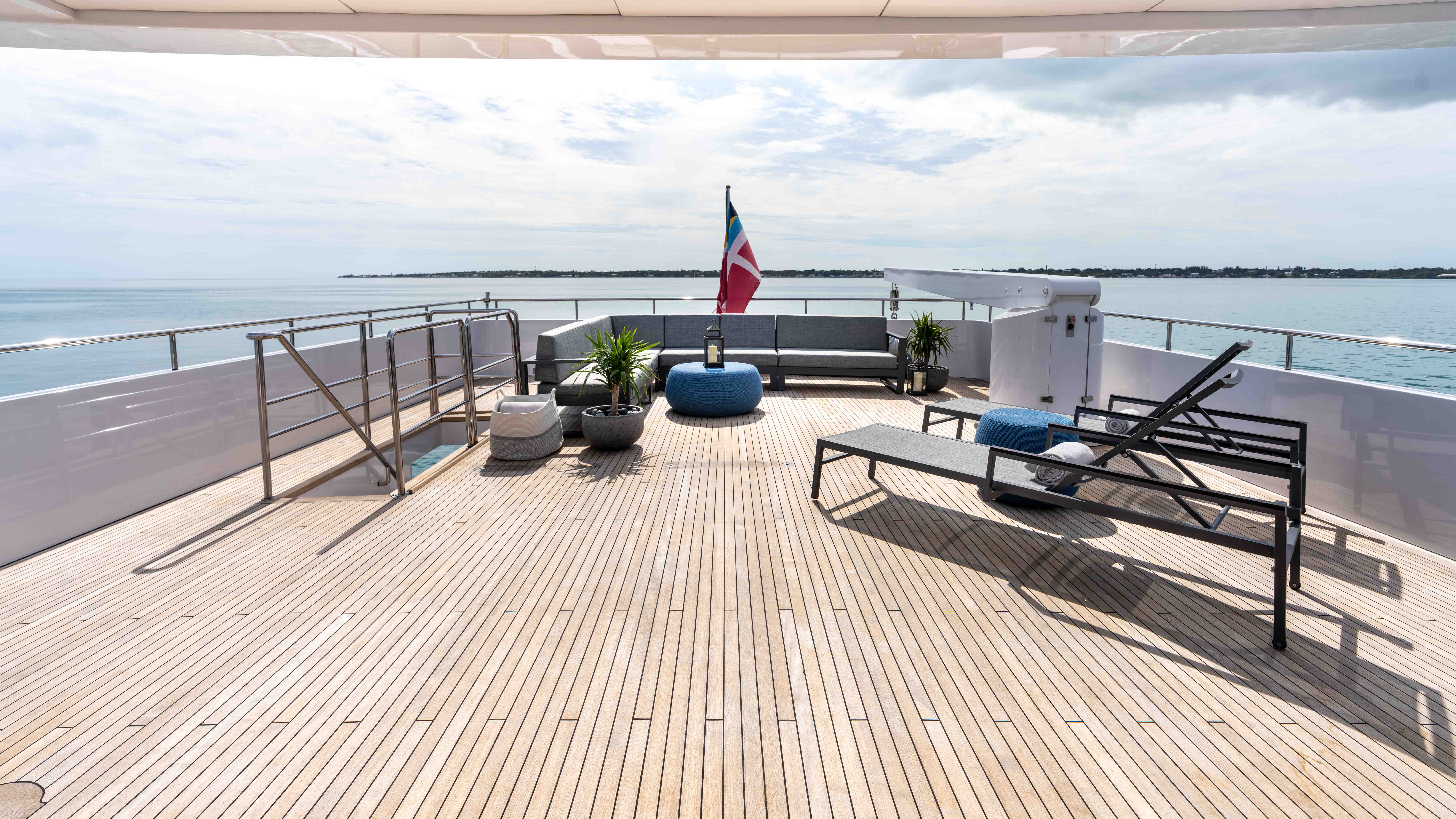 upper aft deck seating.jpg