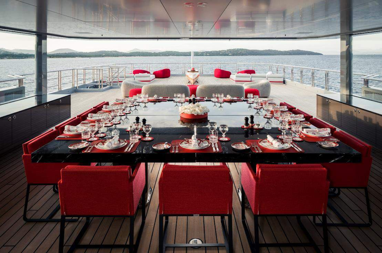 upper deck - alfresco dining.png