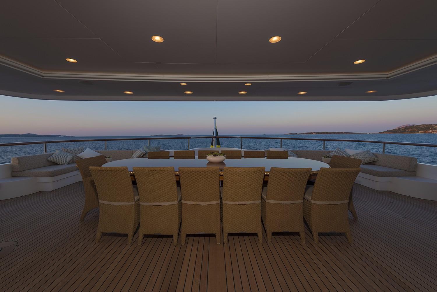 upper deck alfresco dining option.jpg