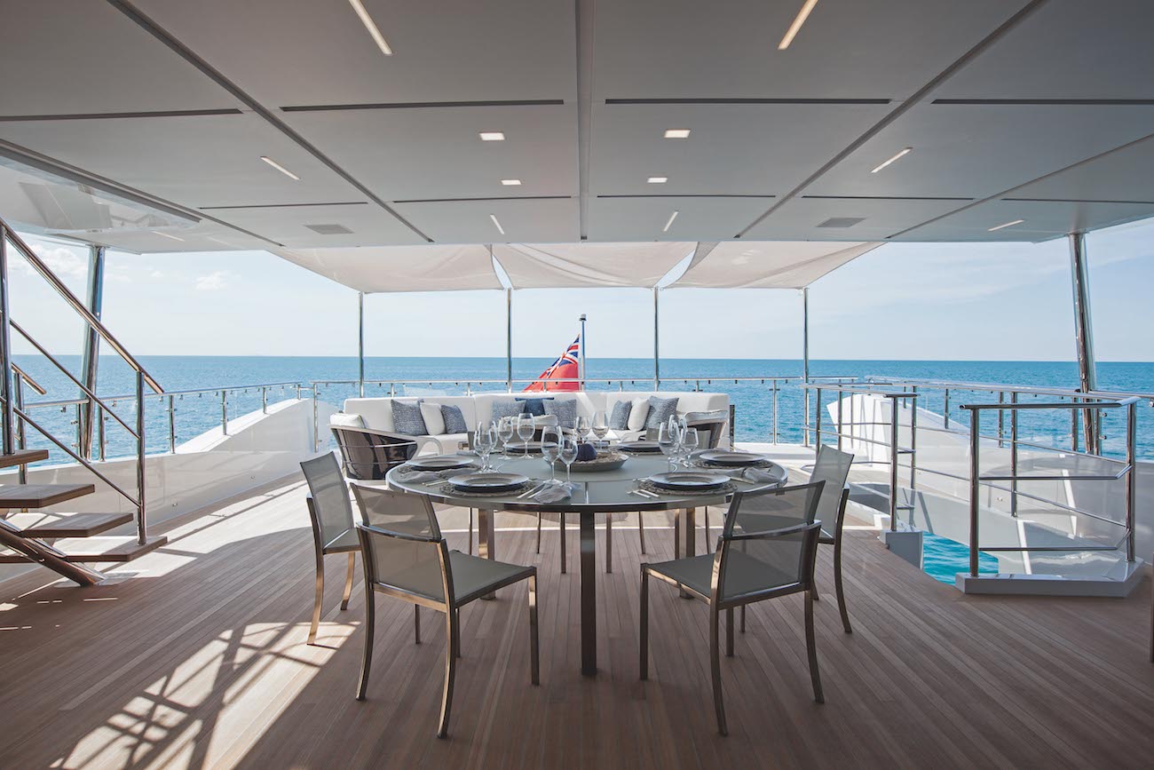 upper deck dining aft alfresco.jpg