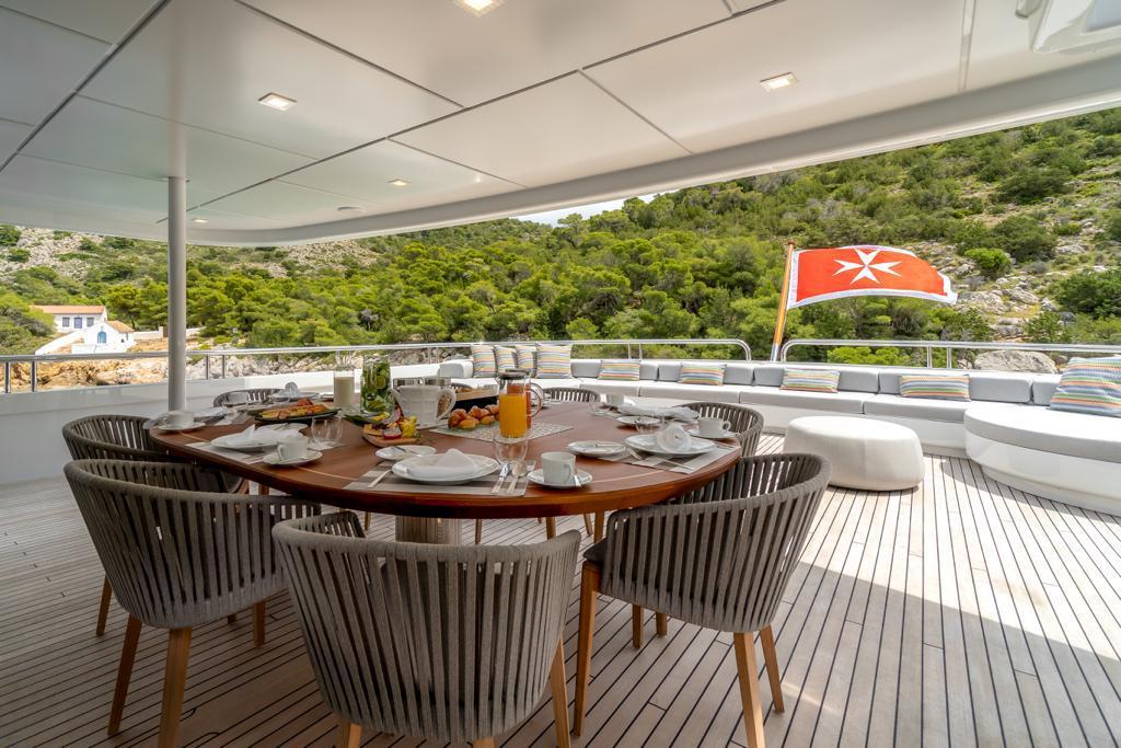 upper deck dining al fresco.jpg