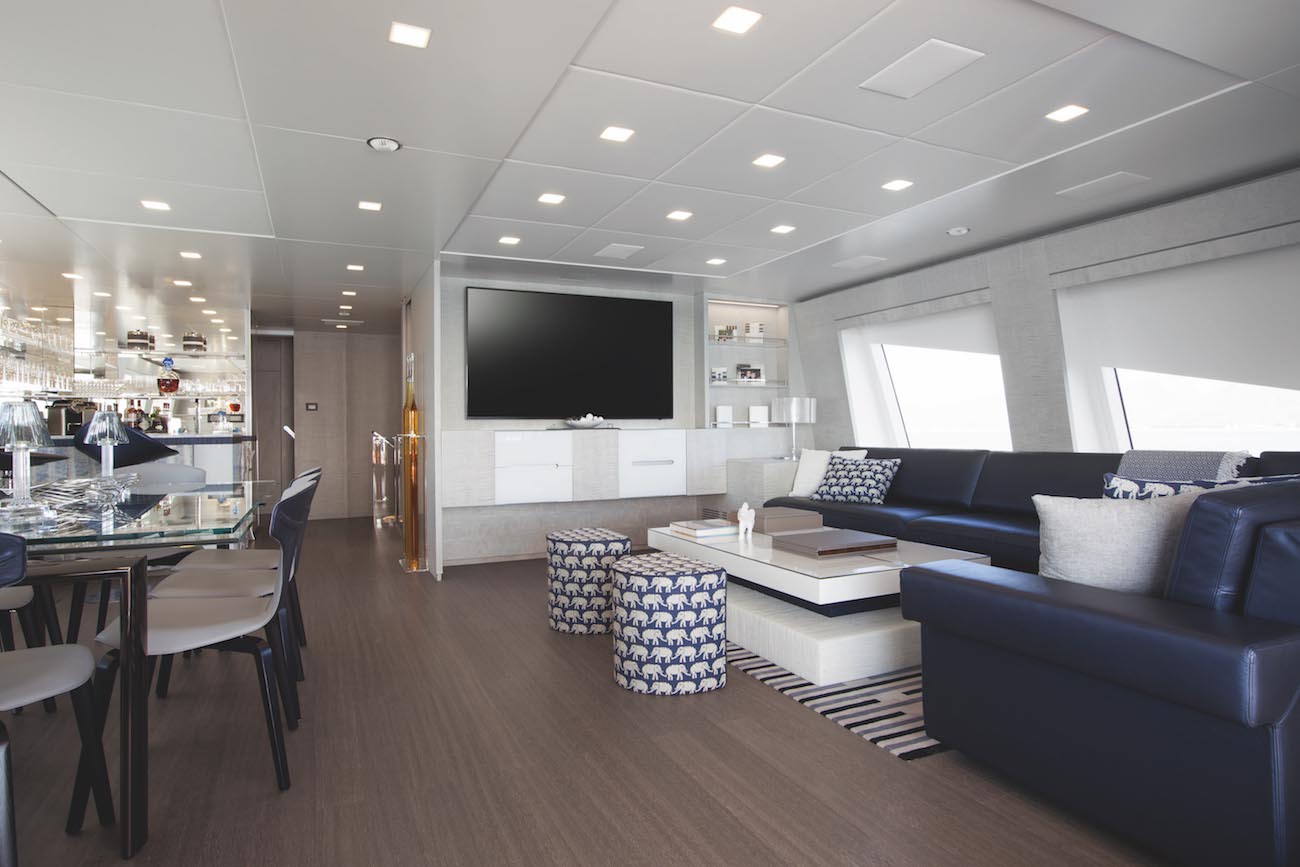 upper deck lounge with dining area.jpg