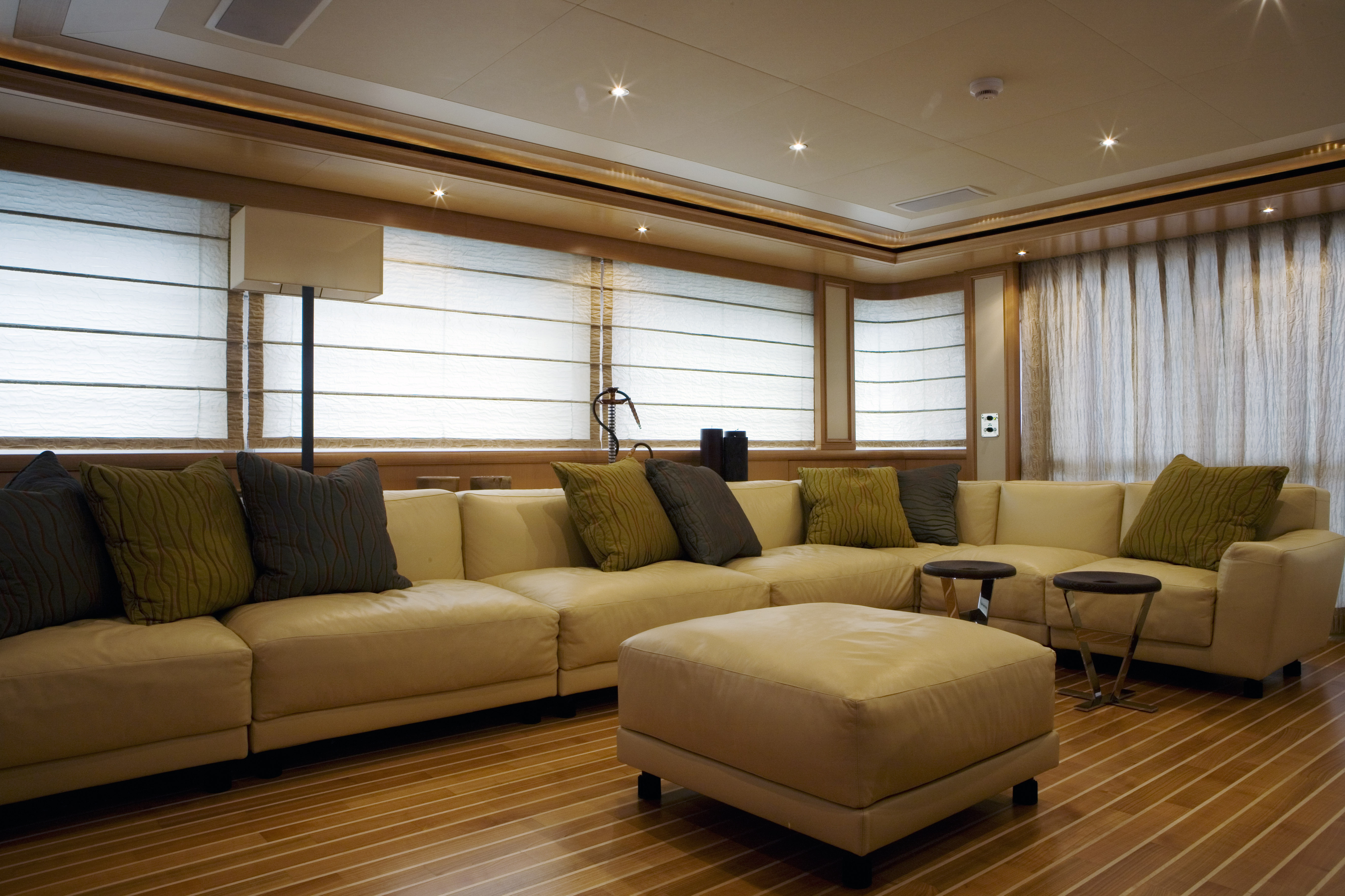 upper saloon large sofa.jpg