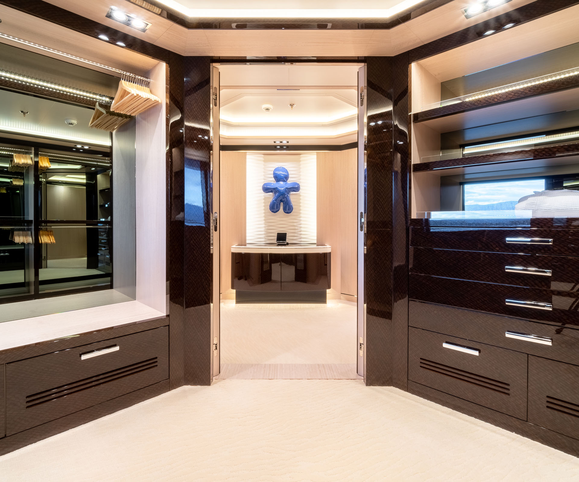walk in closet.jpg