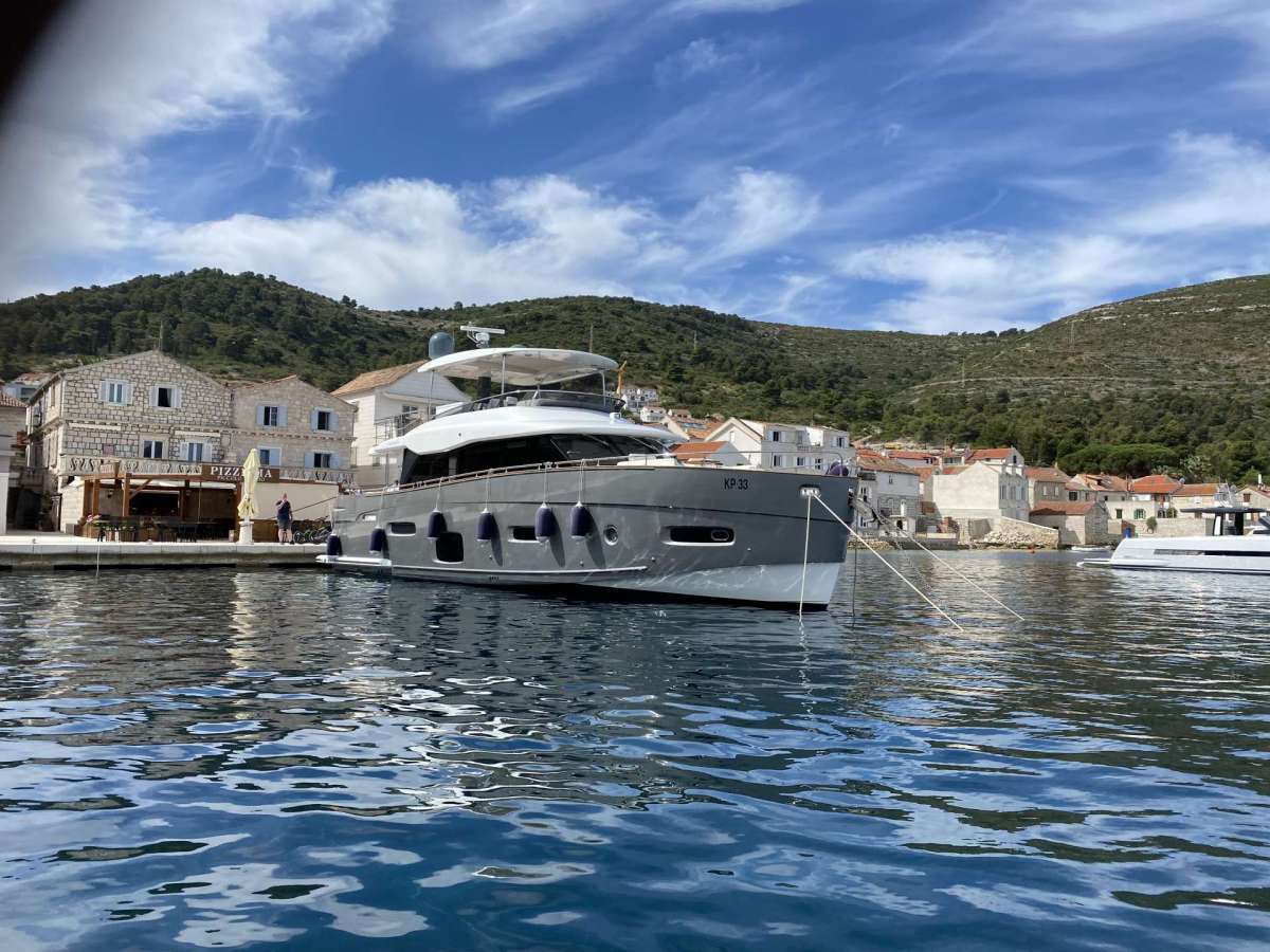 yacht Bollinger.jpg