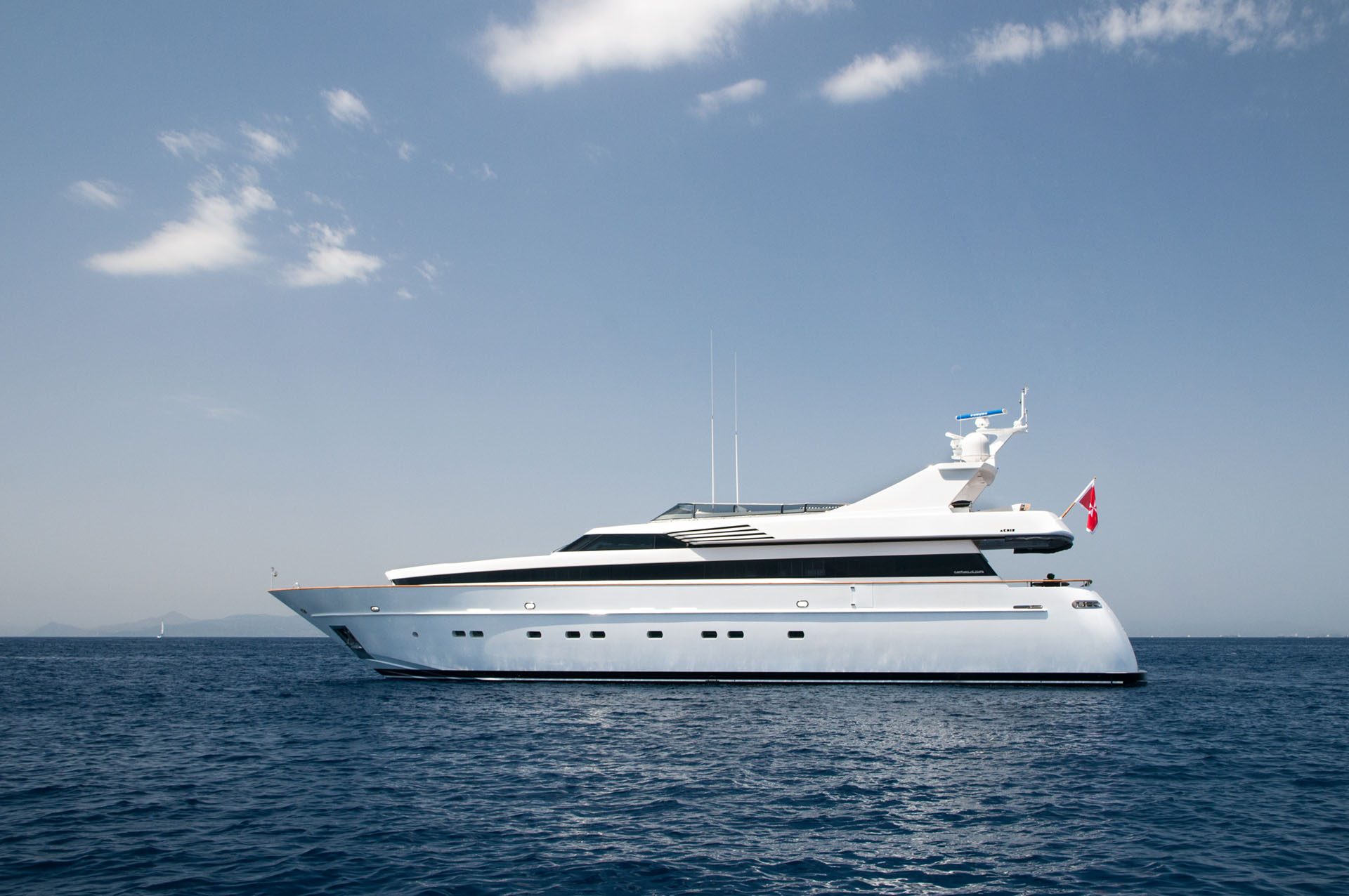 yacht profile.jpg