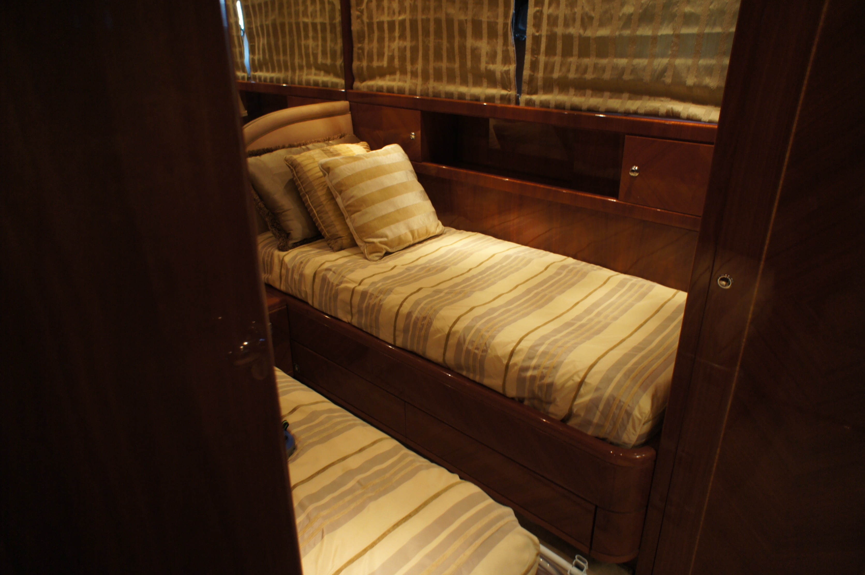 [24m-Yacht-DOLCE-VITA-II]-2290-113.jpg