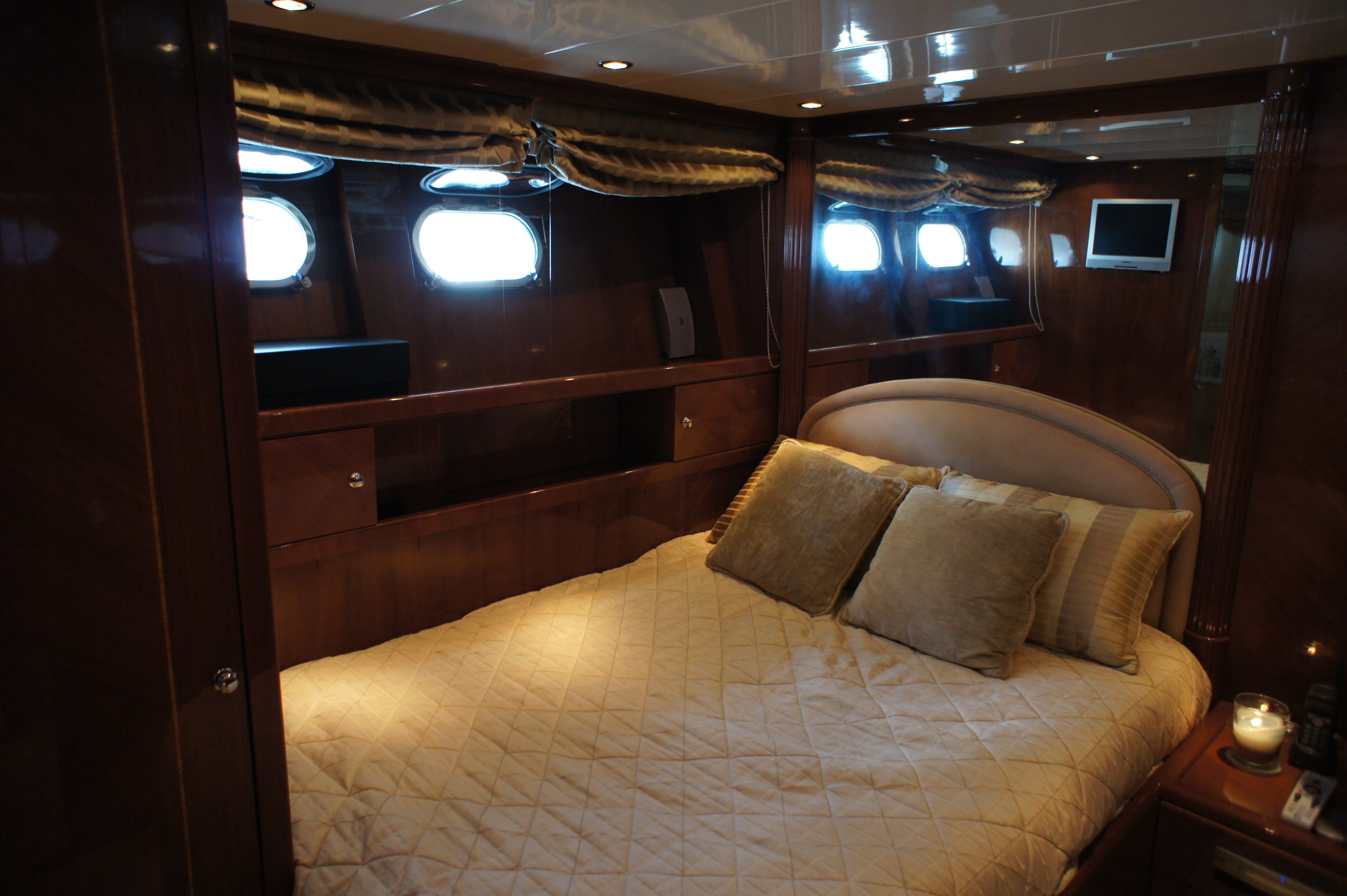 [24m-Yacht-DOLCE-VITA-II]-2290-91.jpg