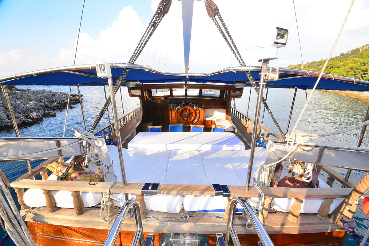 Aft-Deck-From-Passarela1.jpg