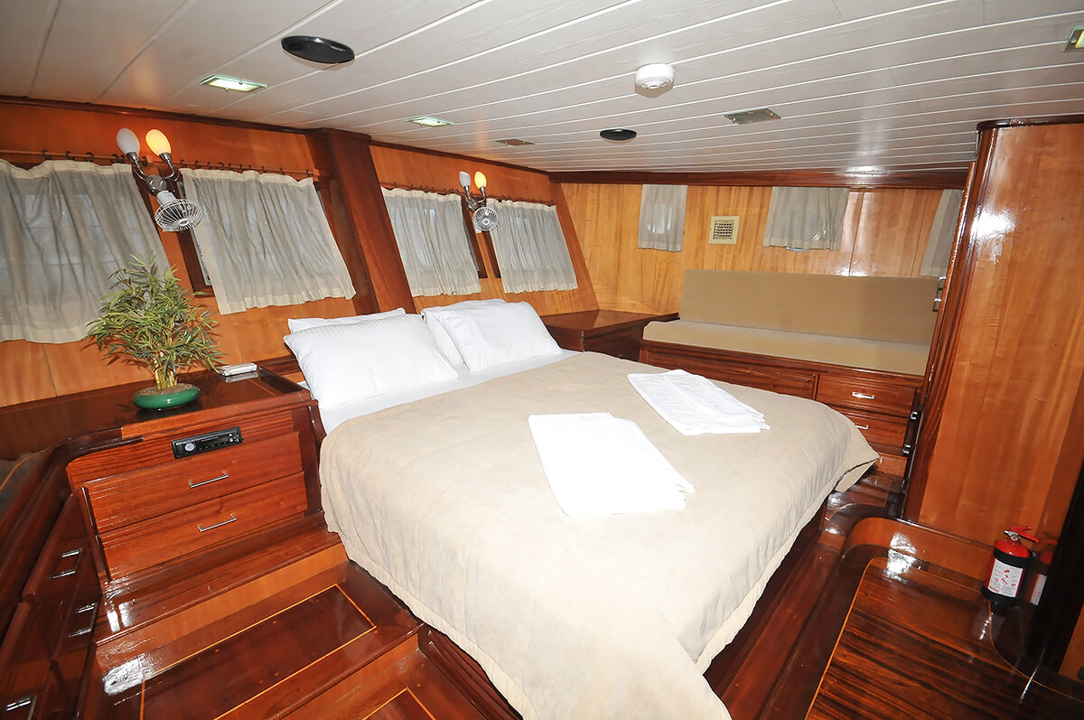 Aft-Master-Cabin4.jpg