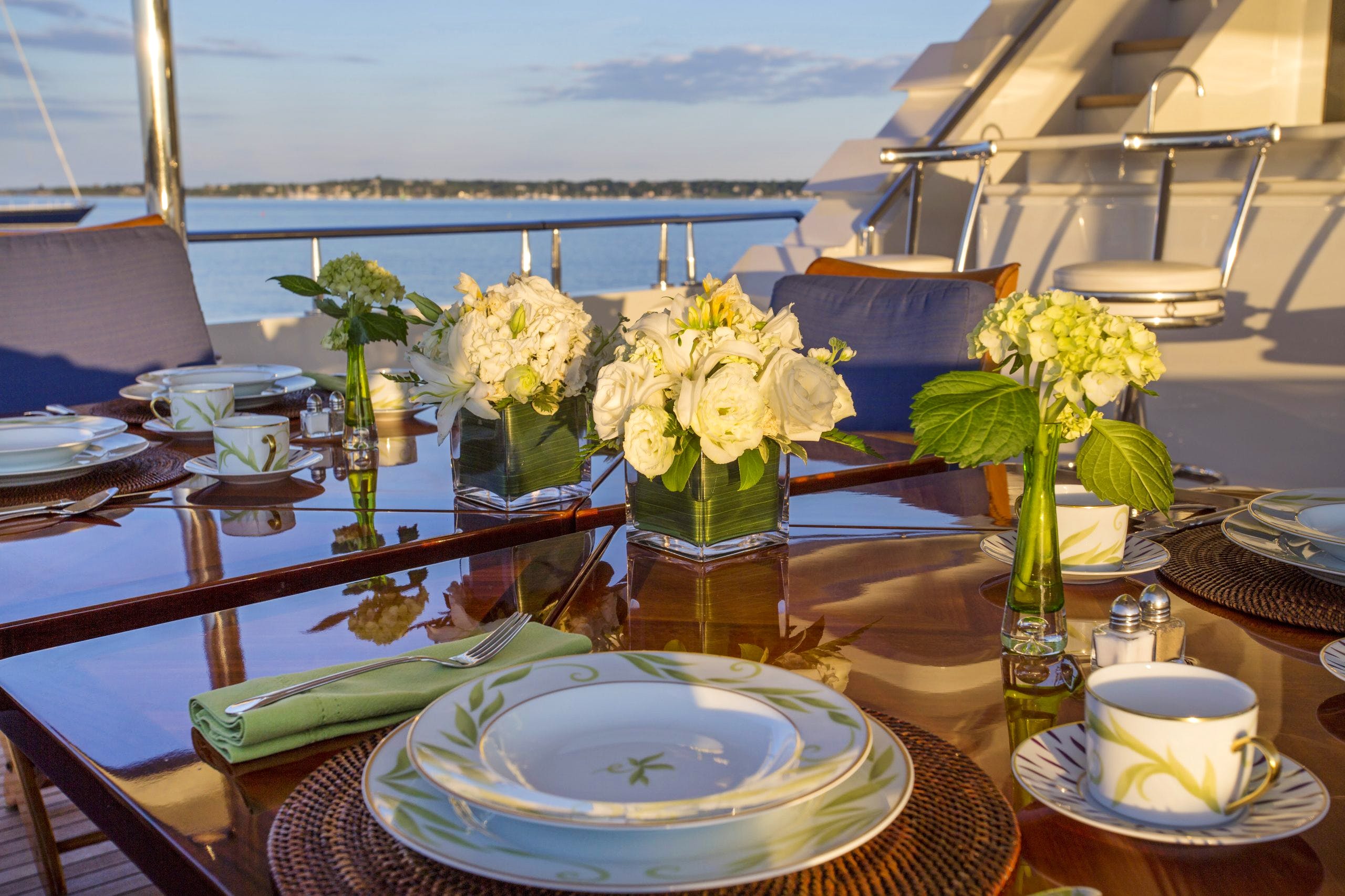 Al fresco table setting.jpg