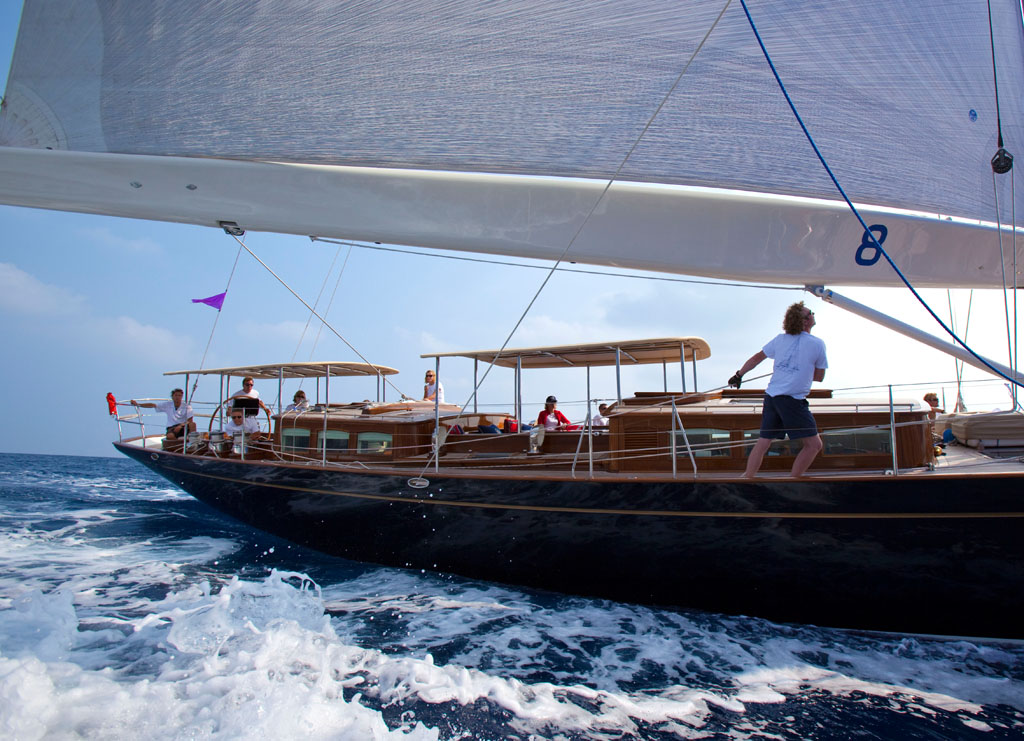 Claasen-Classic-Yacht Atalante racing.jpg