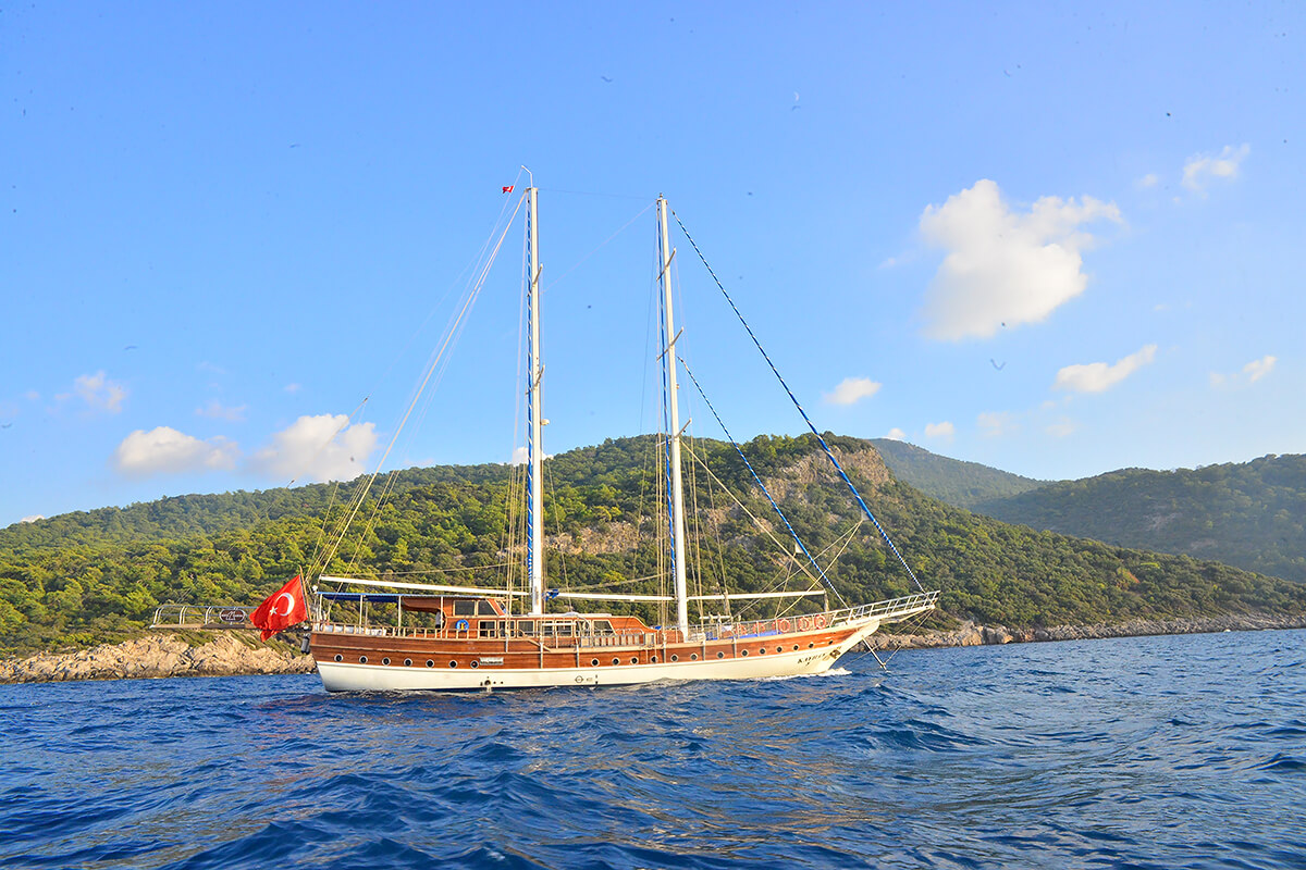 Kayhan-8-Cruising.jpg