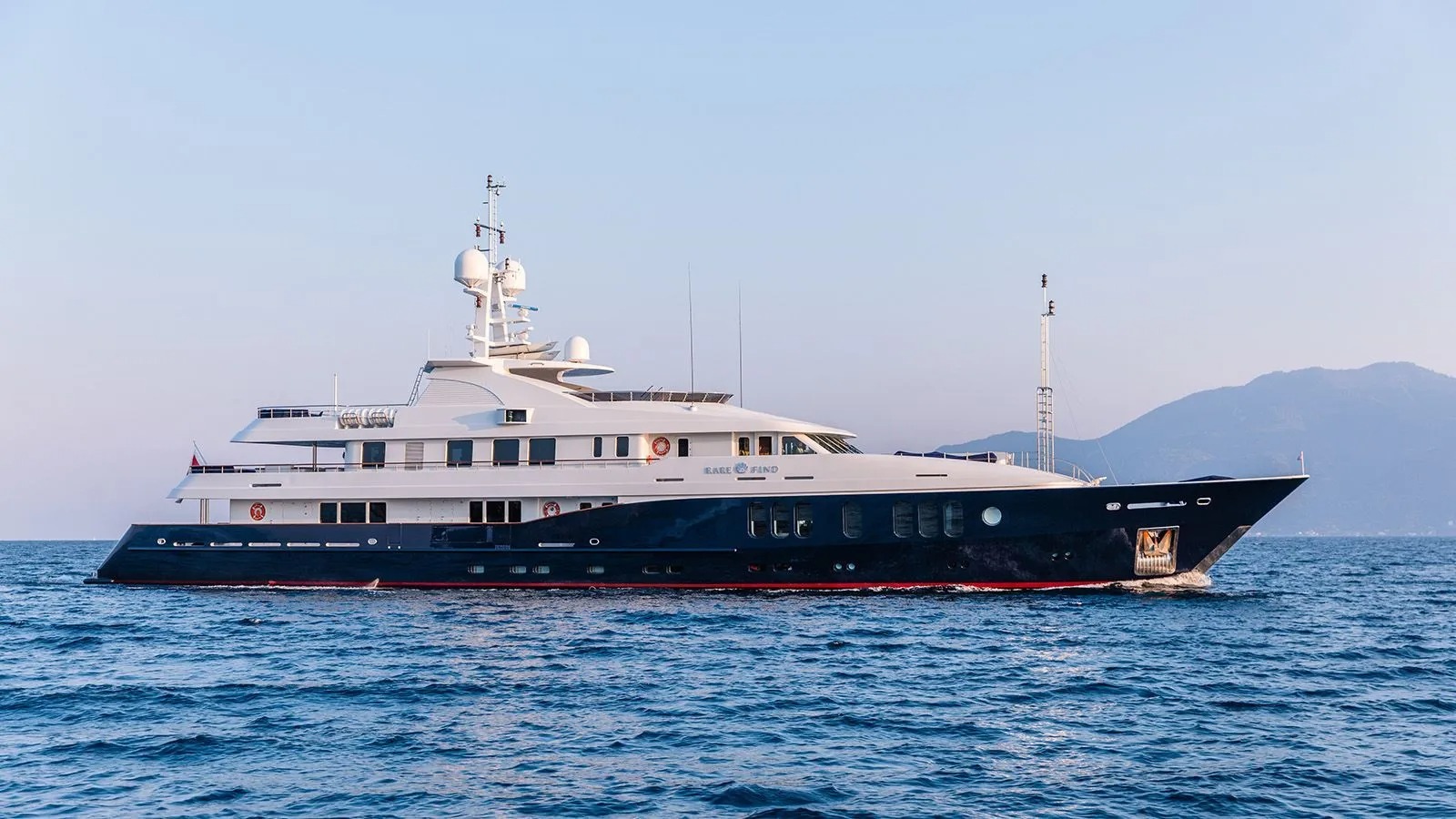 Luxury yacht RARE FIND.jpg
