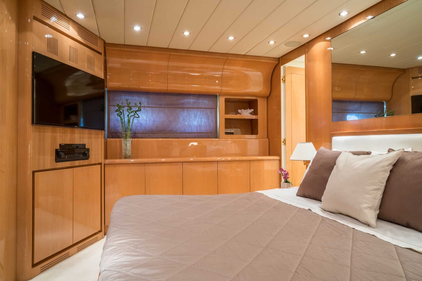 Master stateroom 01.jpg