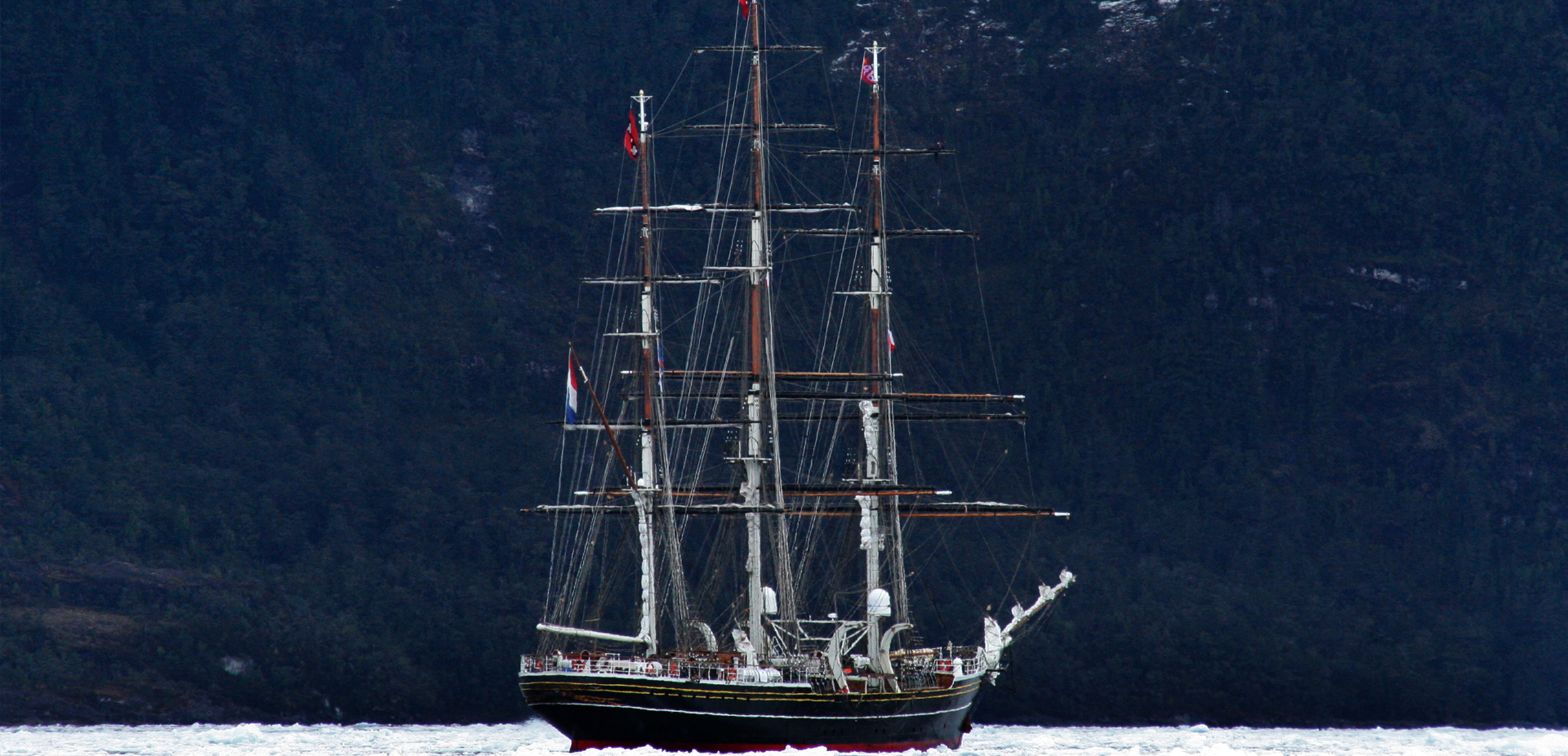STAD AMSTERDAM exterior.jpg