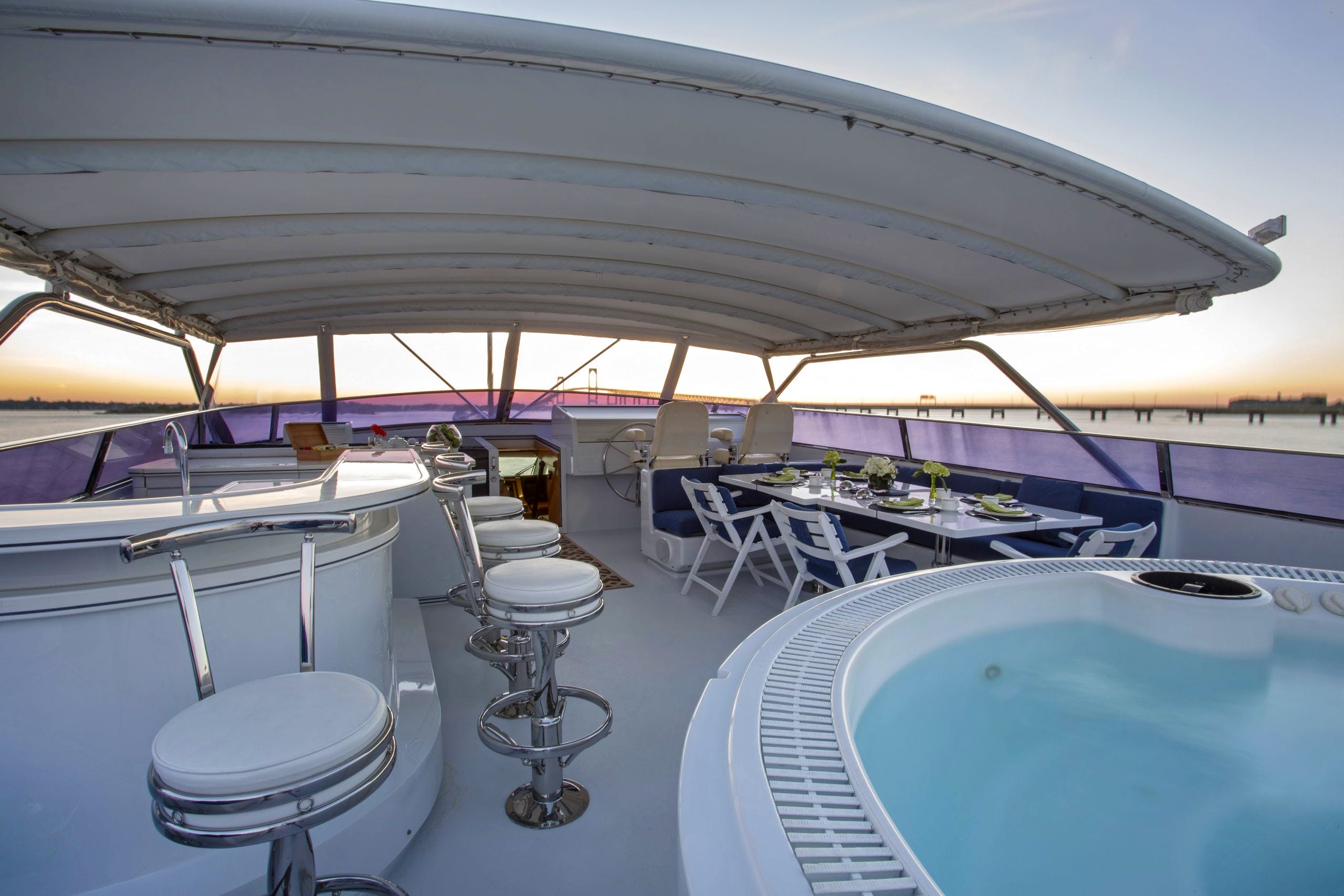 Sundeck bar and jacuzzi.jpg
