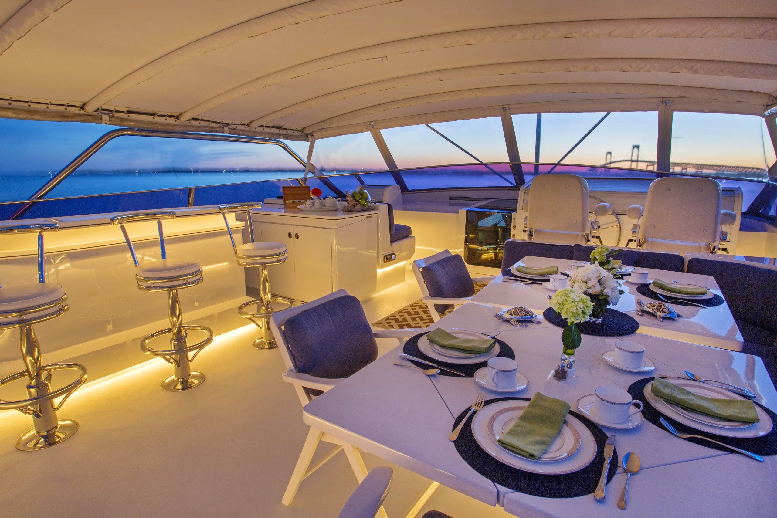Sundeck dining and bar.jpg