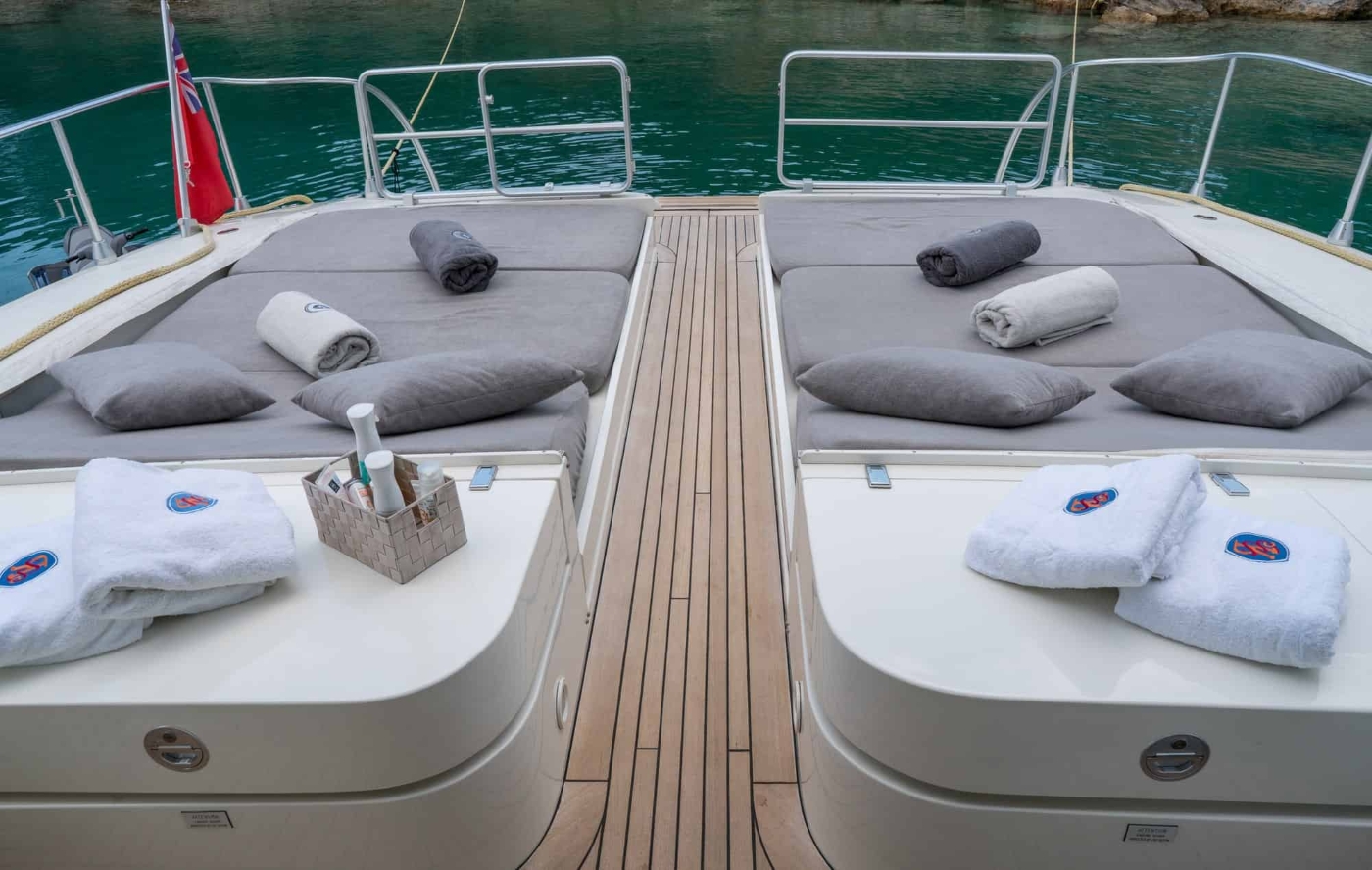 Sundeck with sea views.jpg