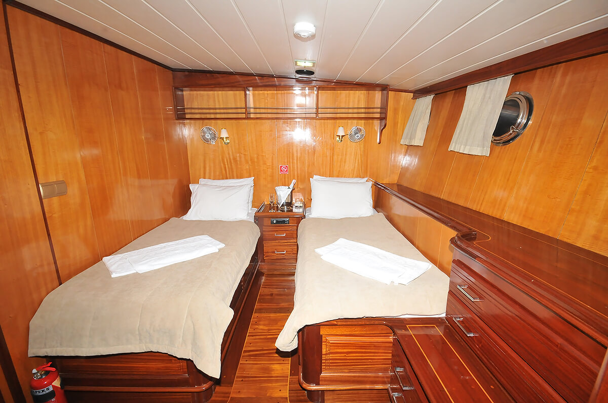 Twin-Cabin8.jpg