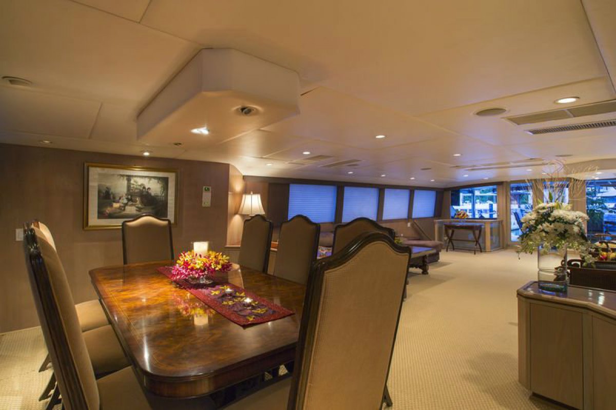 Yacht DOA by Broward - dining.jpg