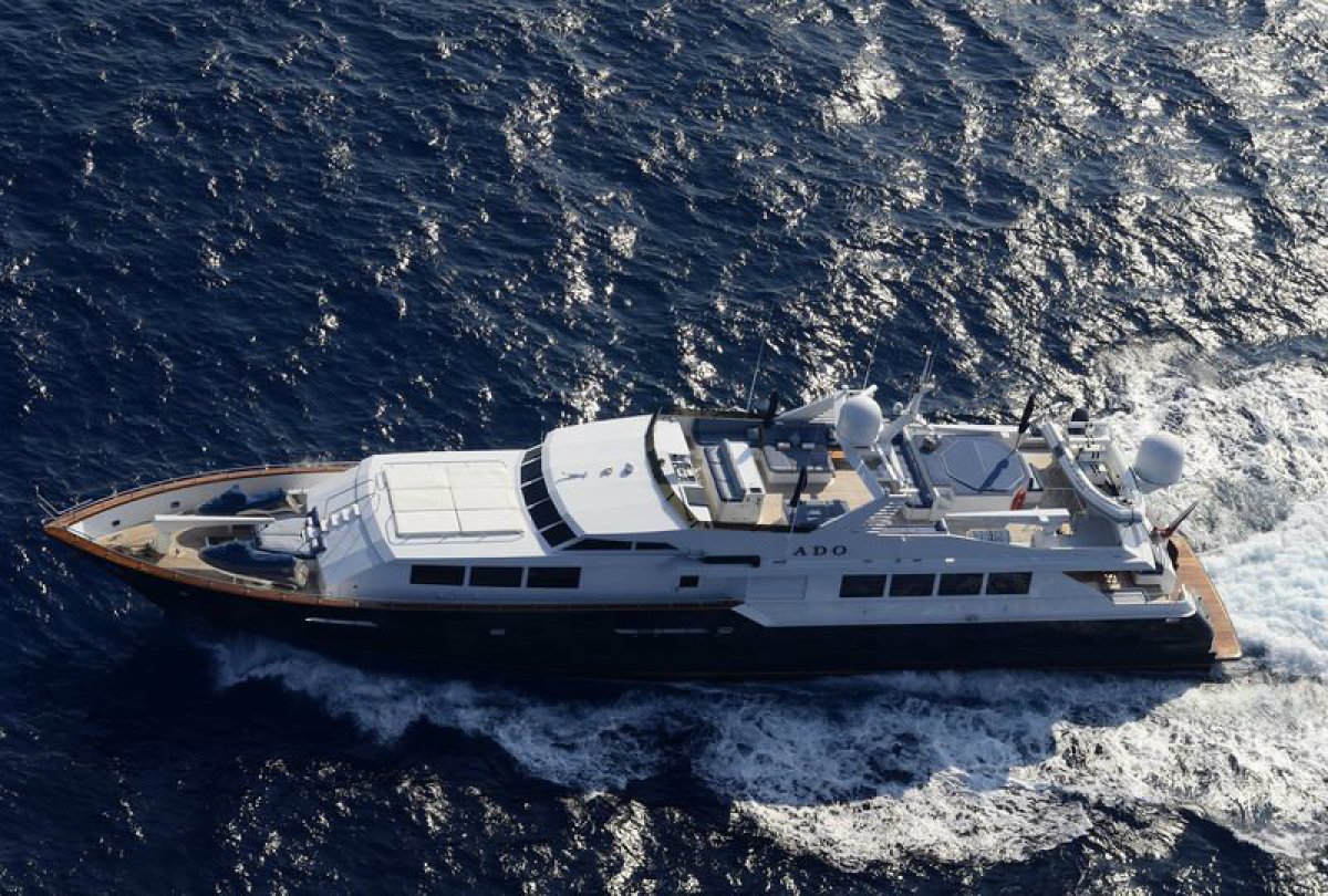 Yacht DOA by Broward - underway 3.jpg