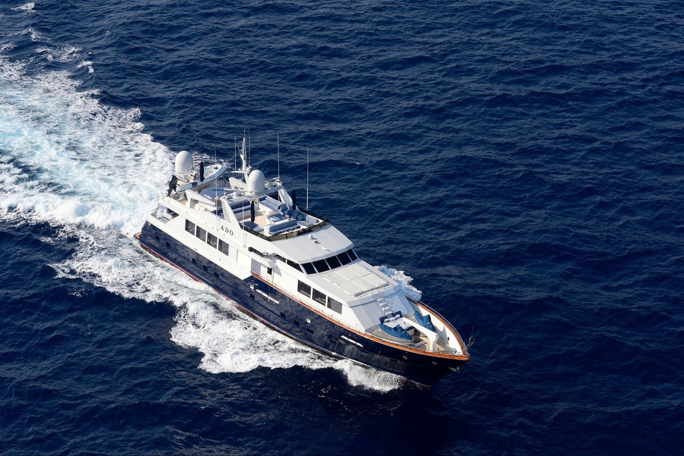 Yacht DOA by Broward - underway 4.jpg