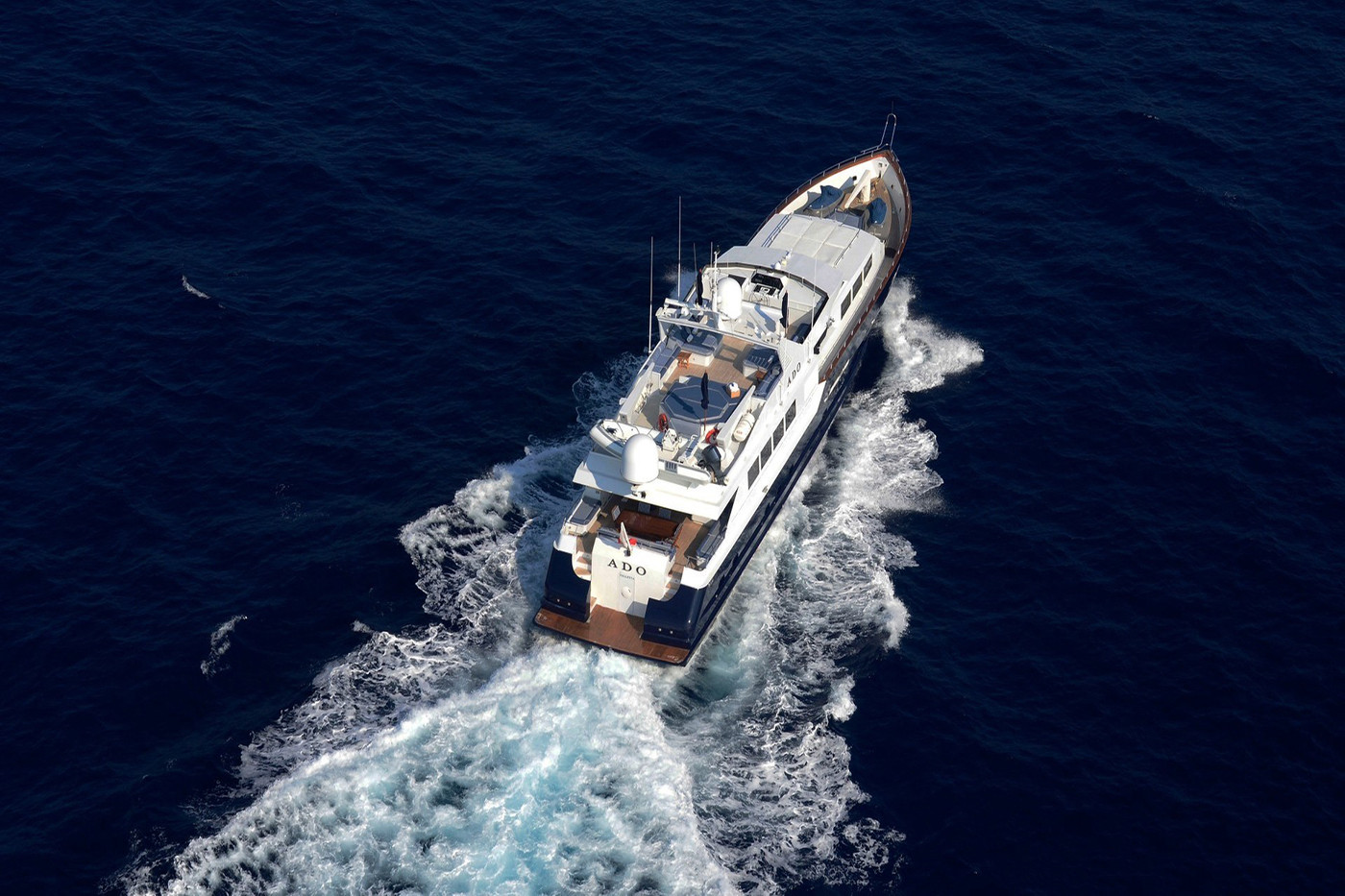 Yacht DOA by Broward - underway 5.jpg