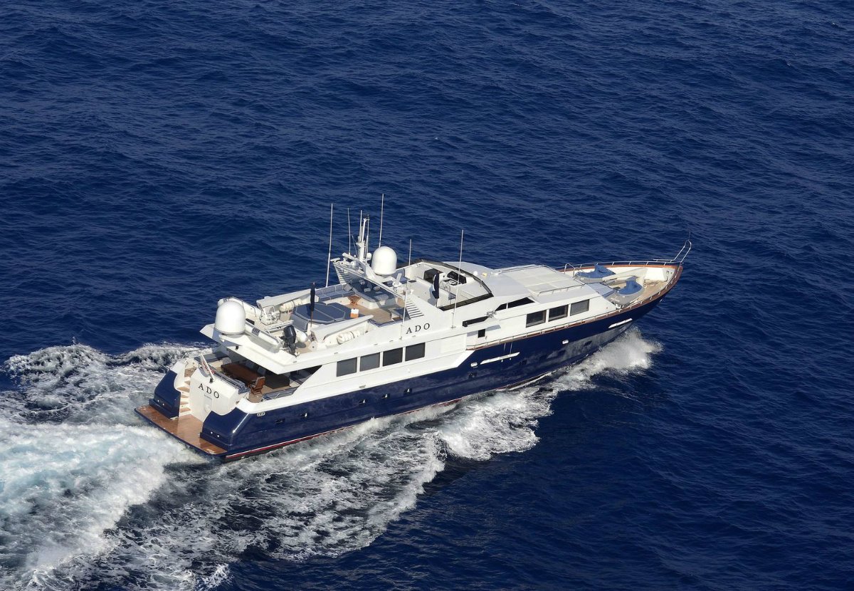Yacht DOA by Broward - underway.jpg