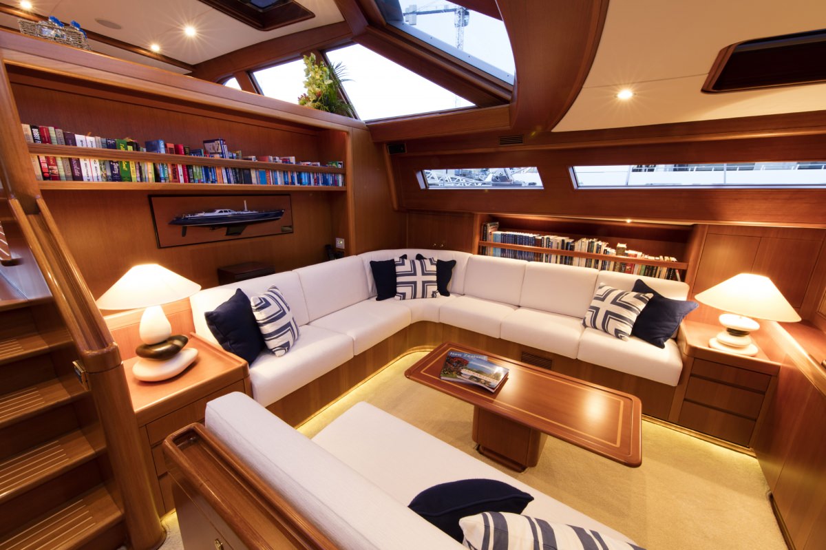 Yacht KAWIL - Seating.jpg