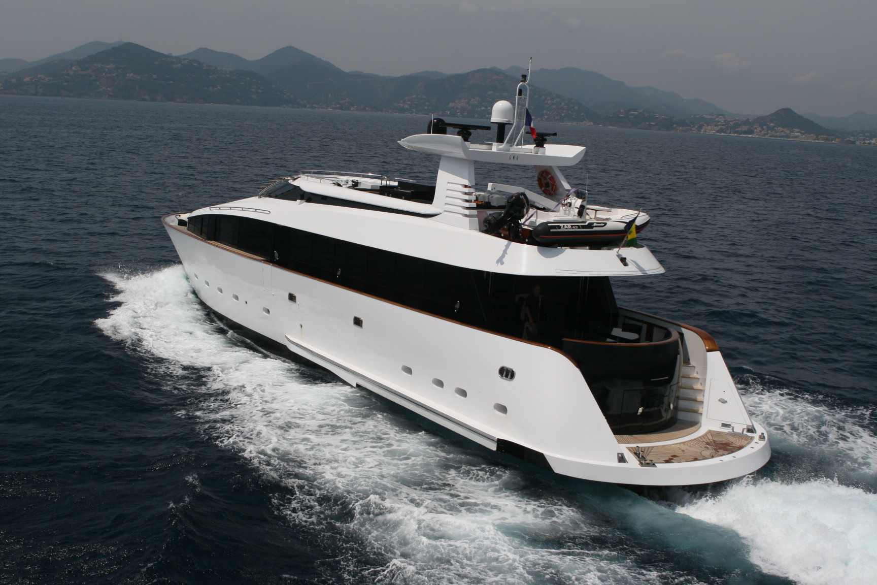 Yacht LOR - underway.jpg