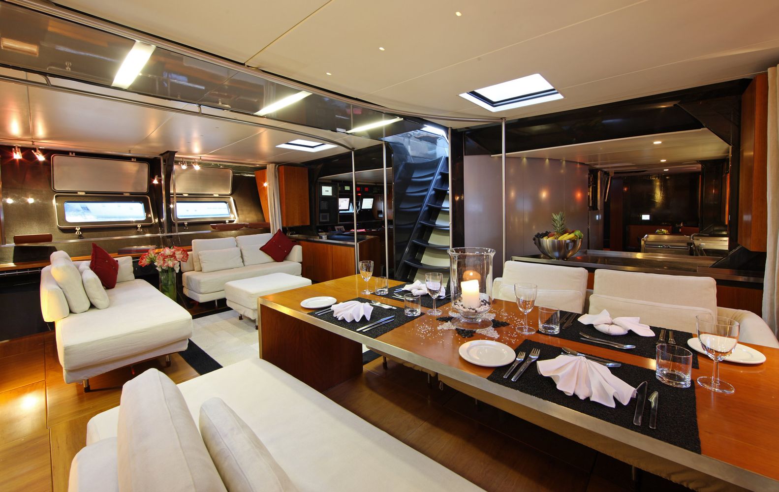 Yacht Wally B Salon 3.jpg