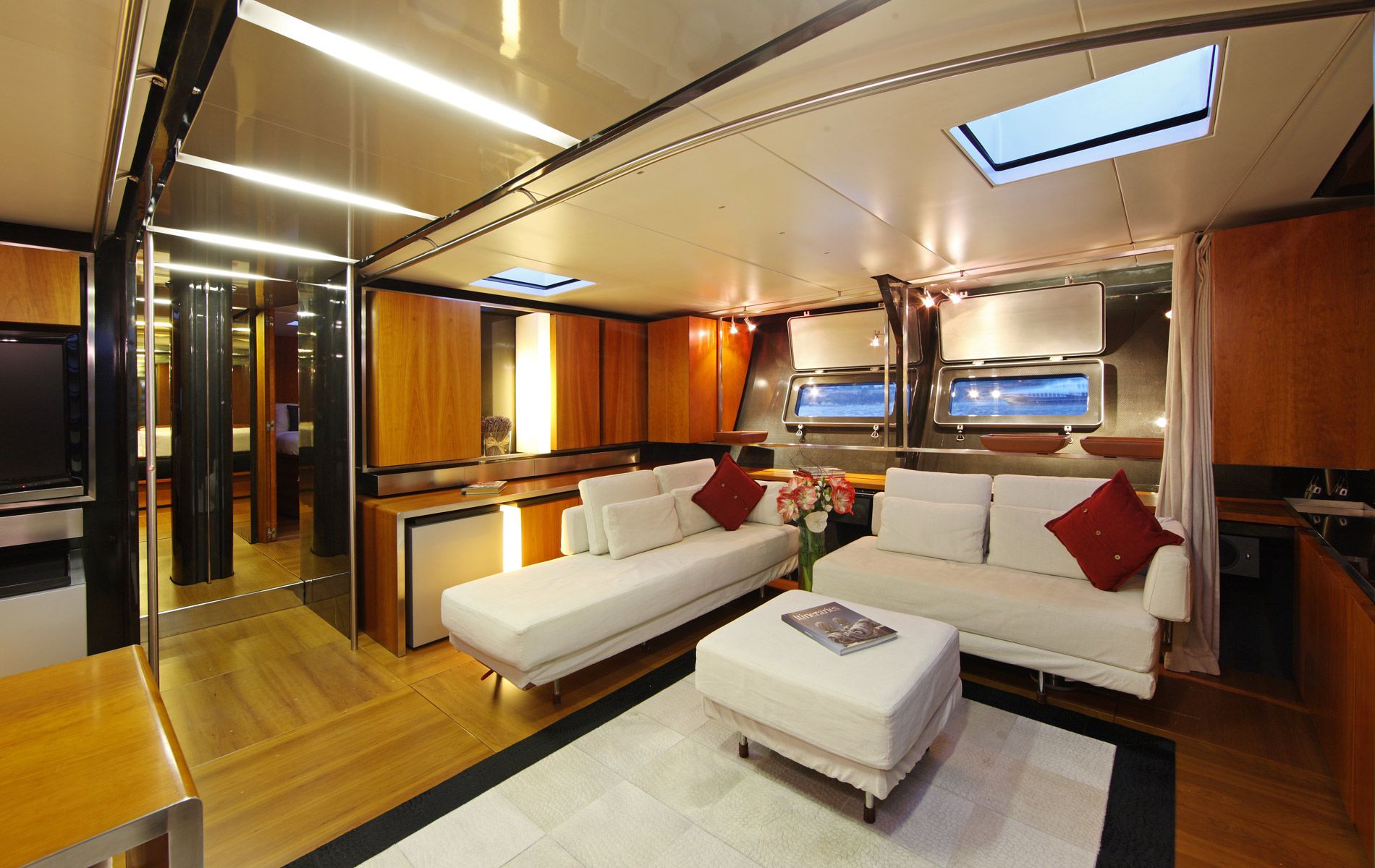 Yacht Wally B Salon 4.jpg
