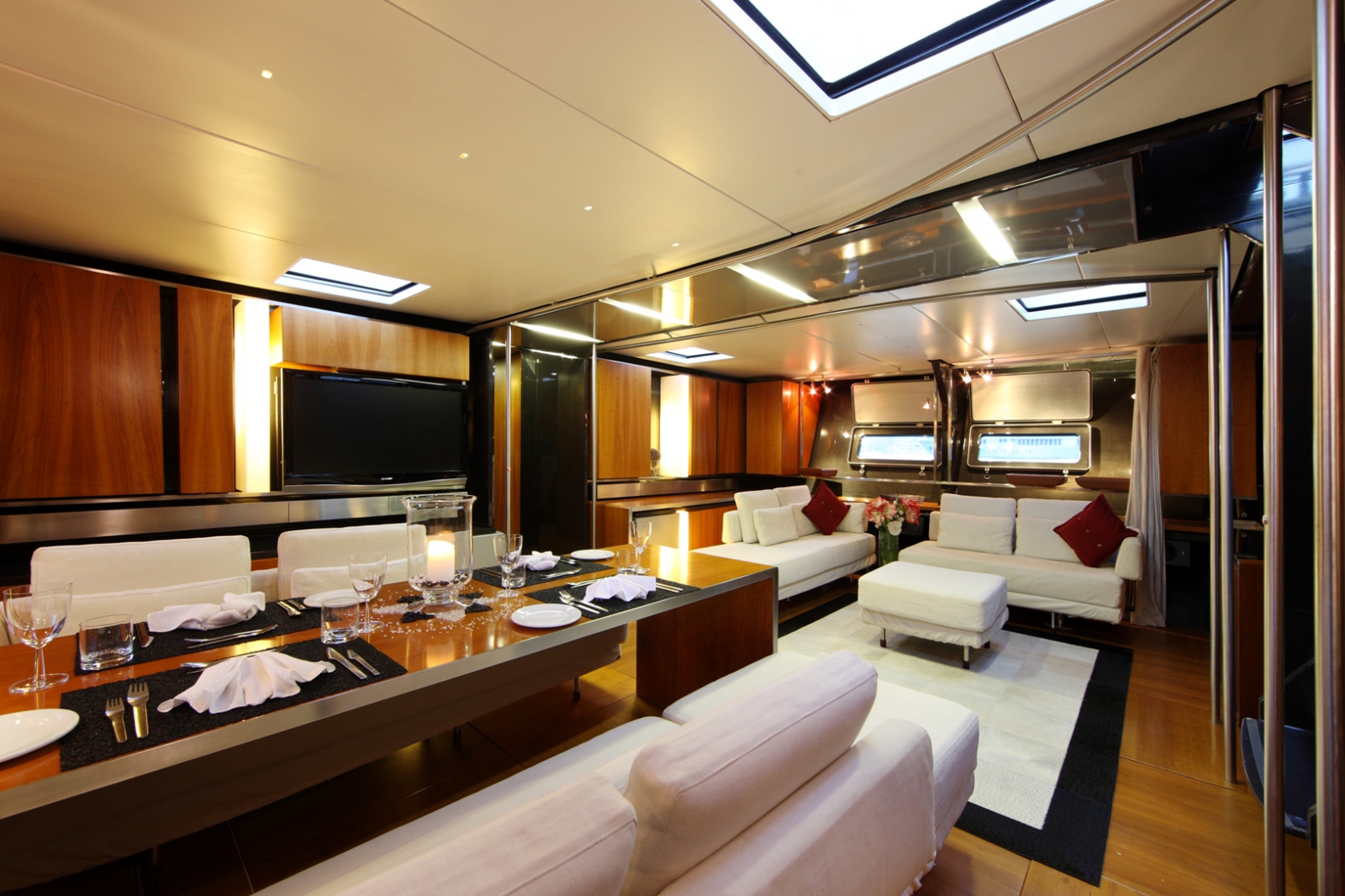 Yacht Wally B Salon 6.jpg