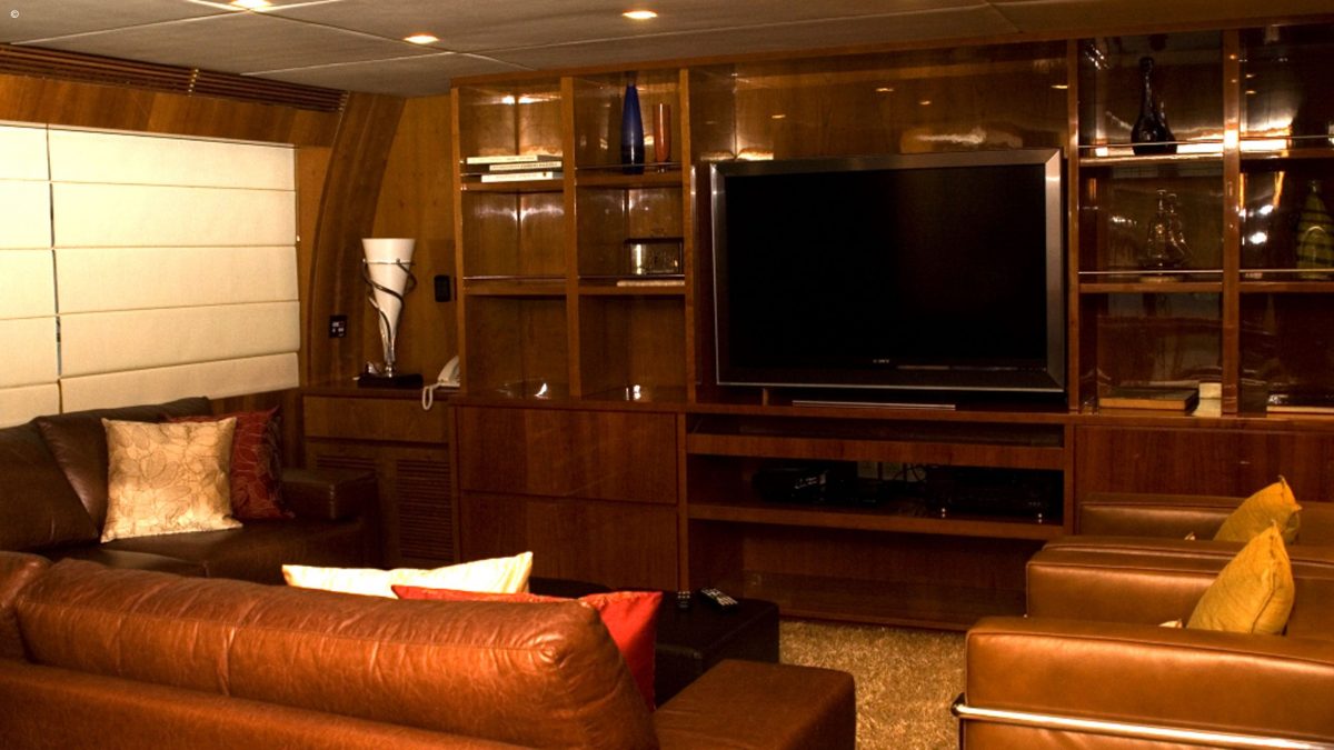 accommodation_photos__Home-theater-lounge_0-1200x675.jpg