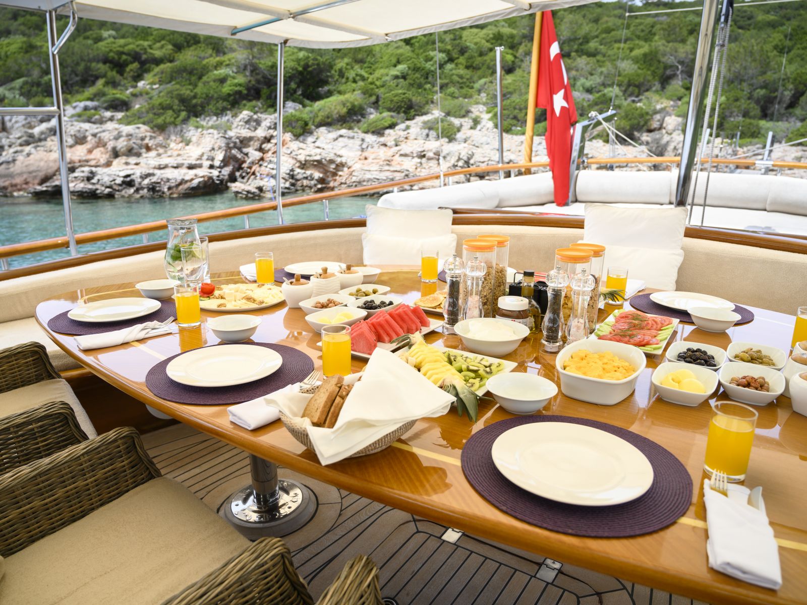 alfresco dining set up.jpg
