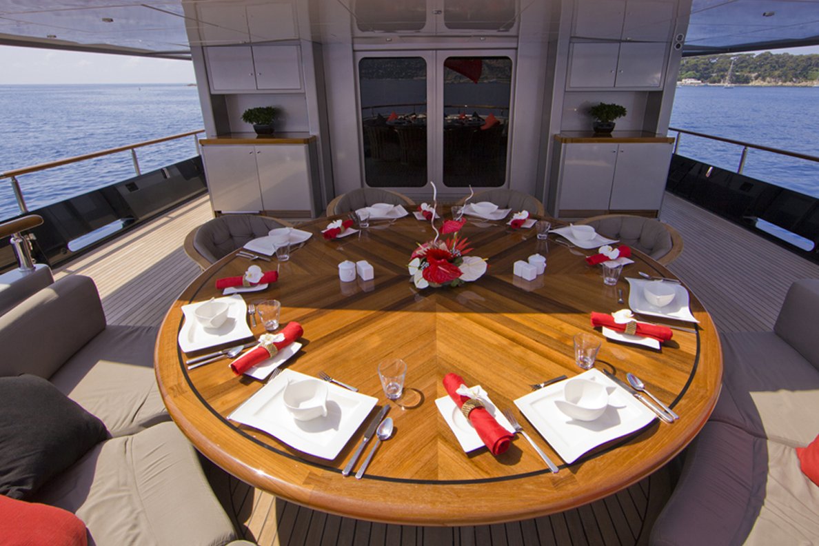 alfresco dining table.jpg
