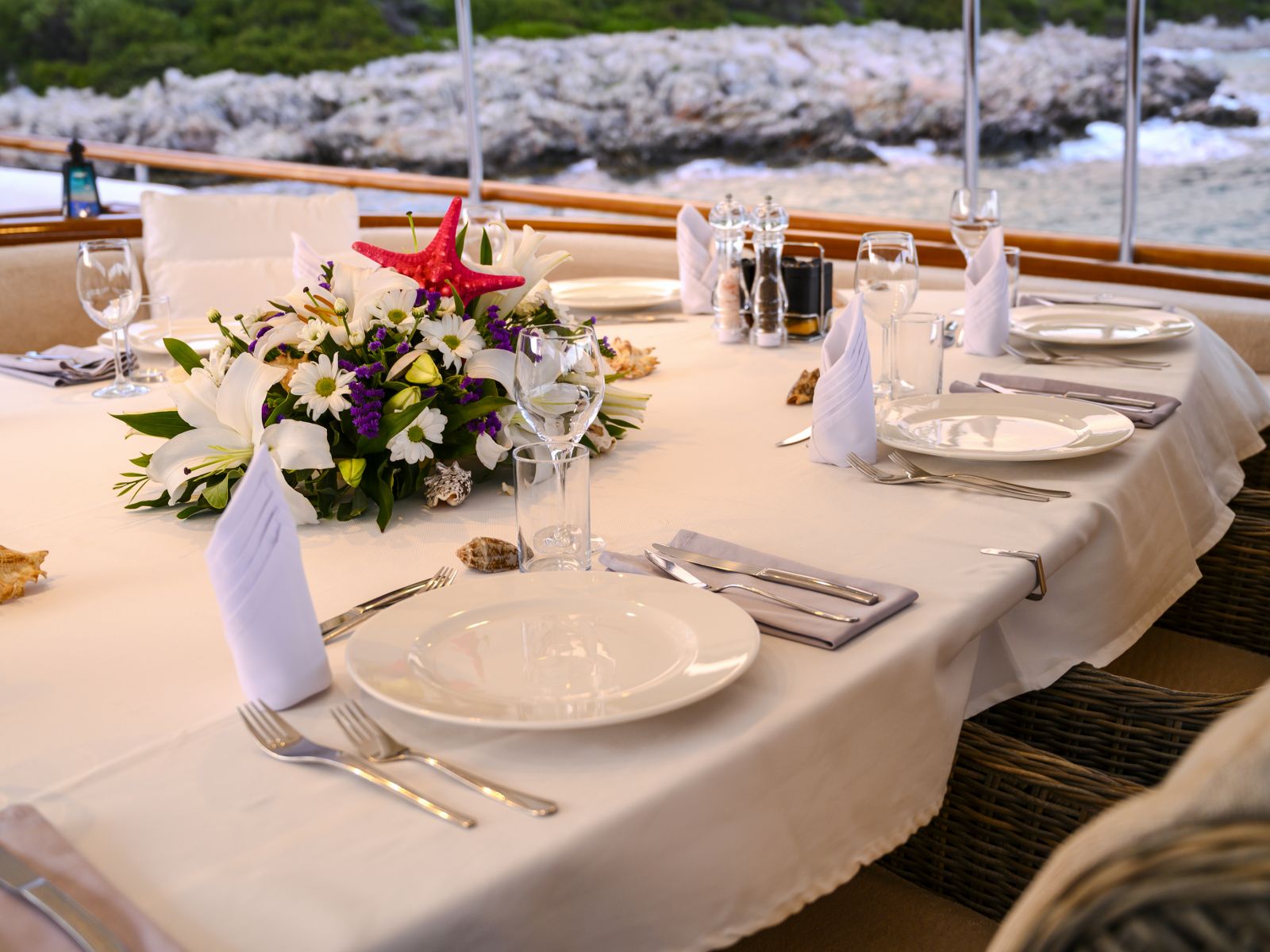 elegant dining detail alfresco.jpg