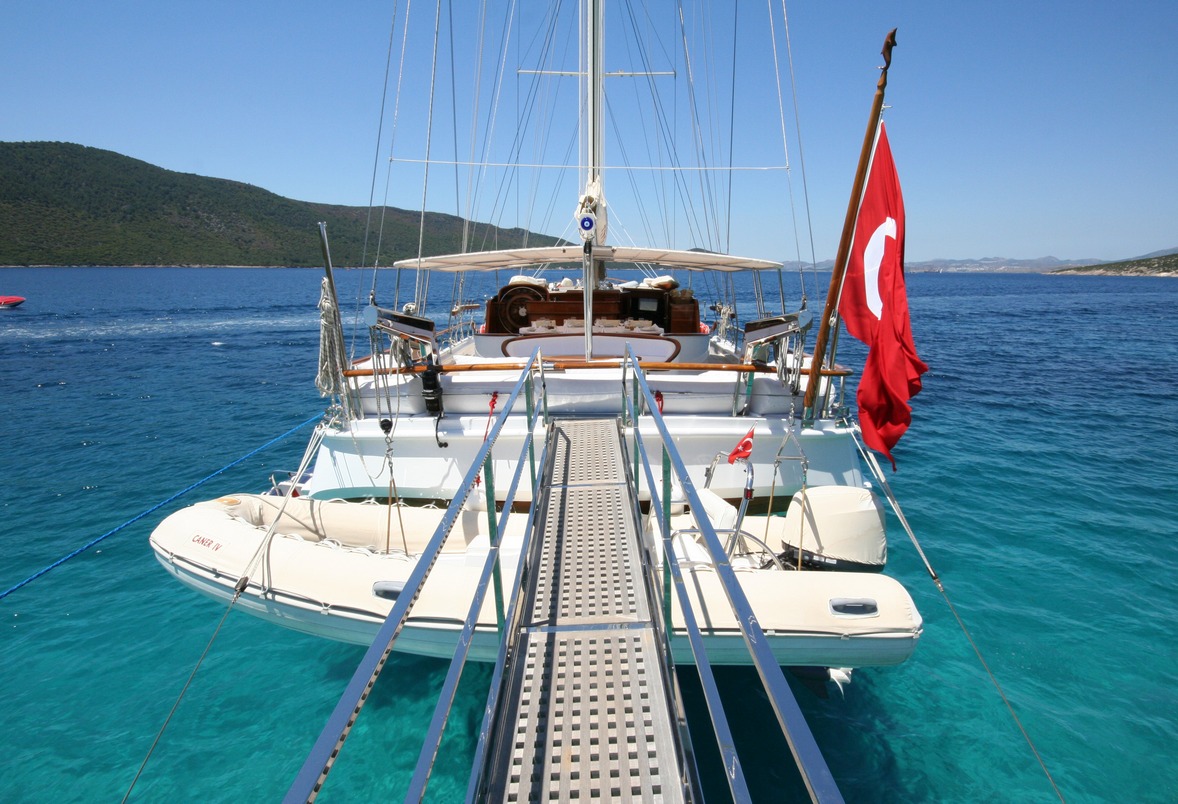 gulet_caner-iv_stern_view_with_tenders.jpg