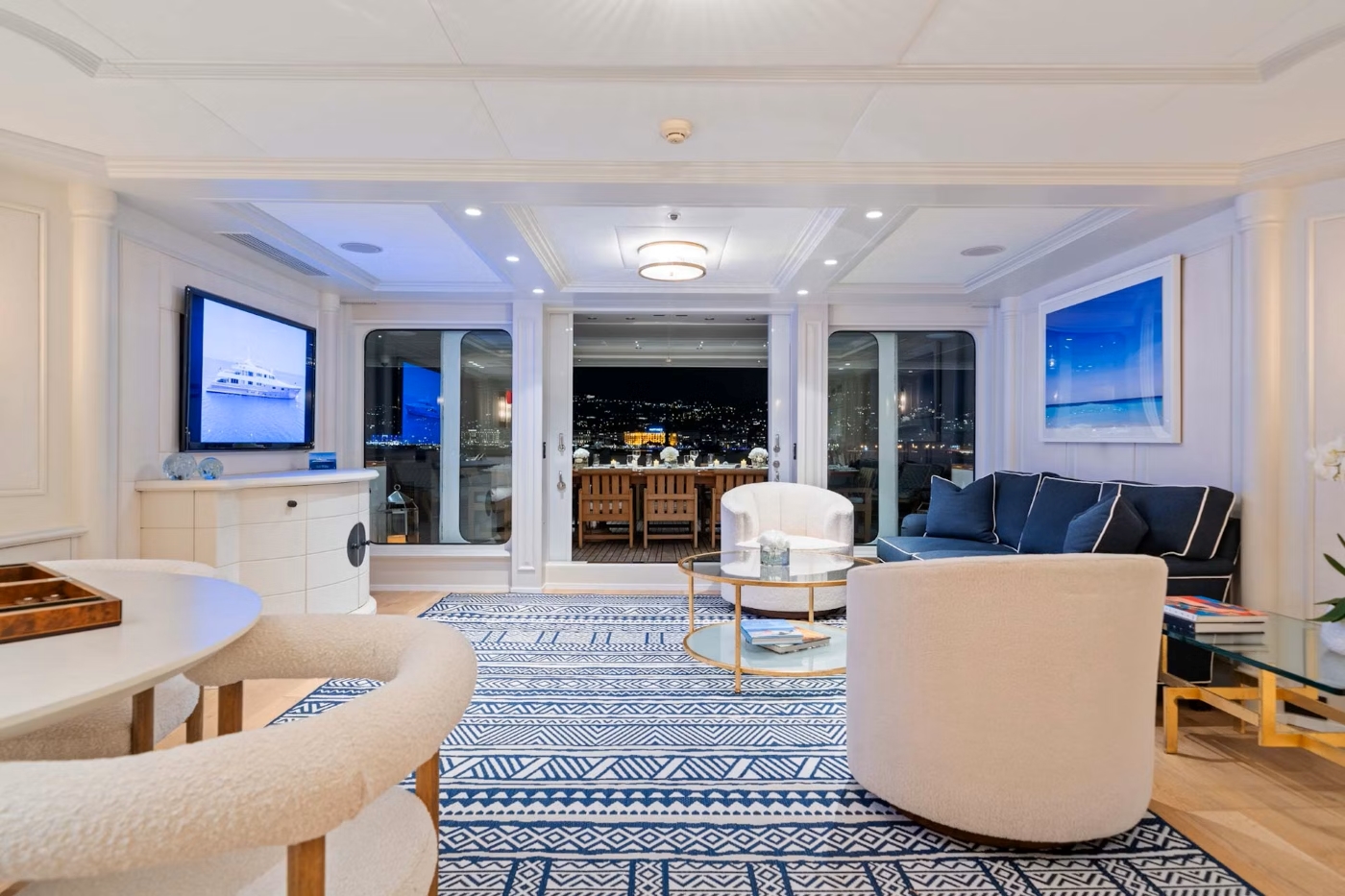 interior bridge deck sky lounge 01.jpg