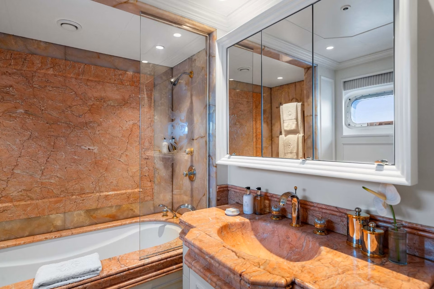 interior lower deck guest ensuite starboard.jpg