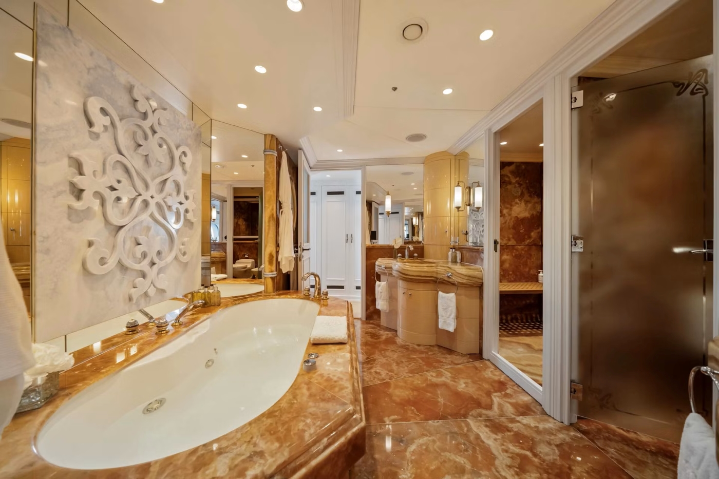 interior main deck master ensuite.jpg