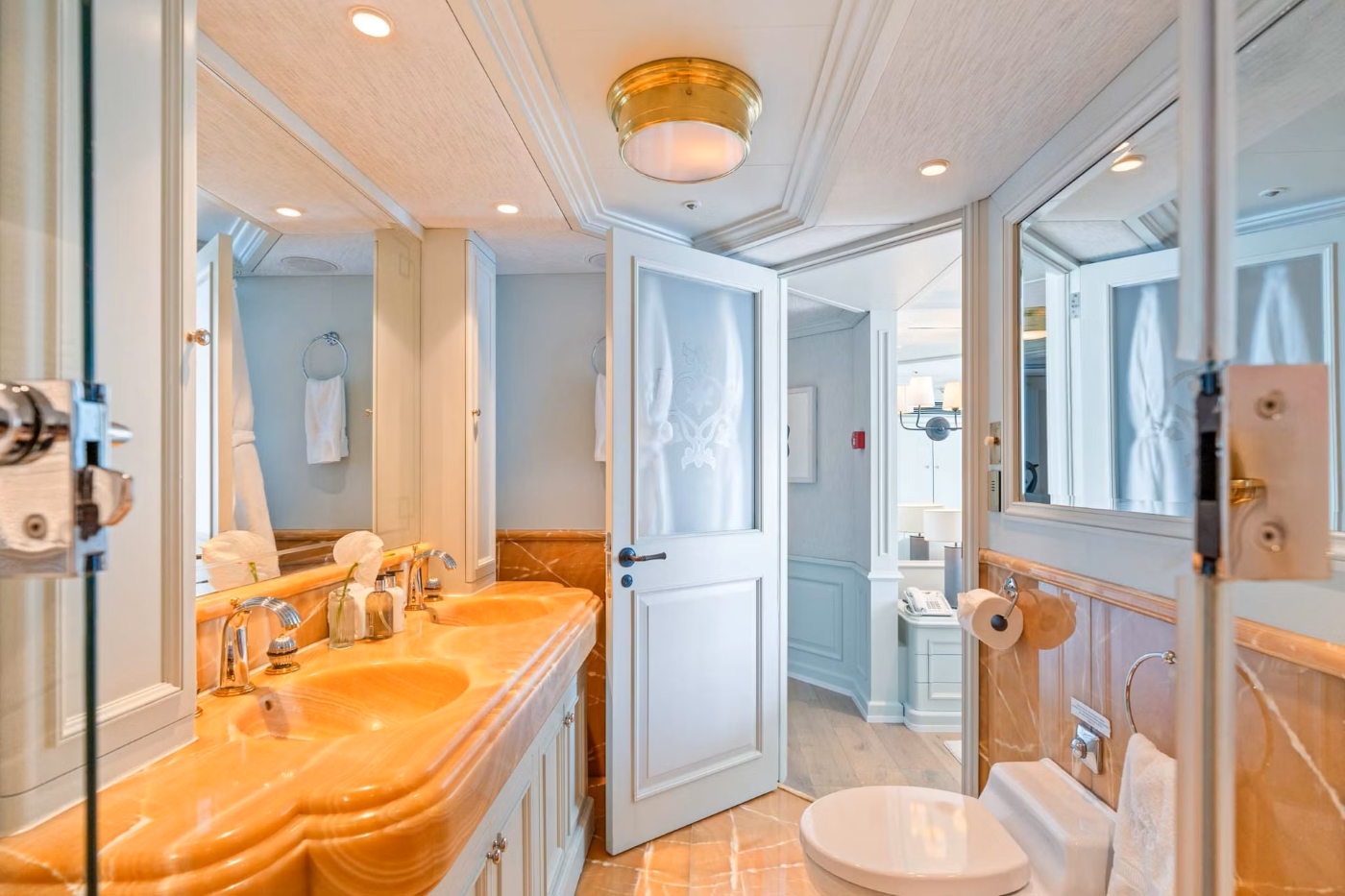 interior main deck vip ensuite.jpg