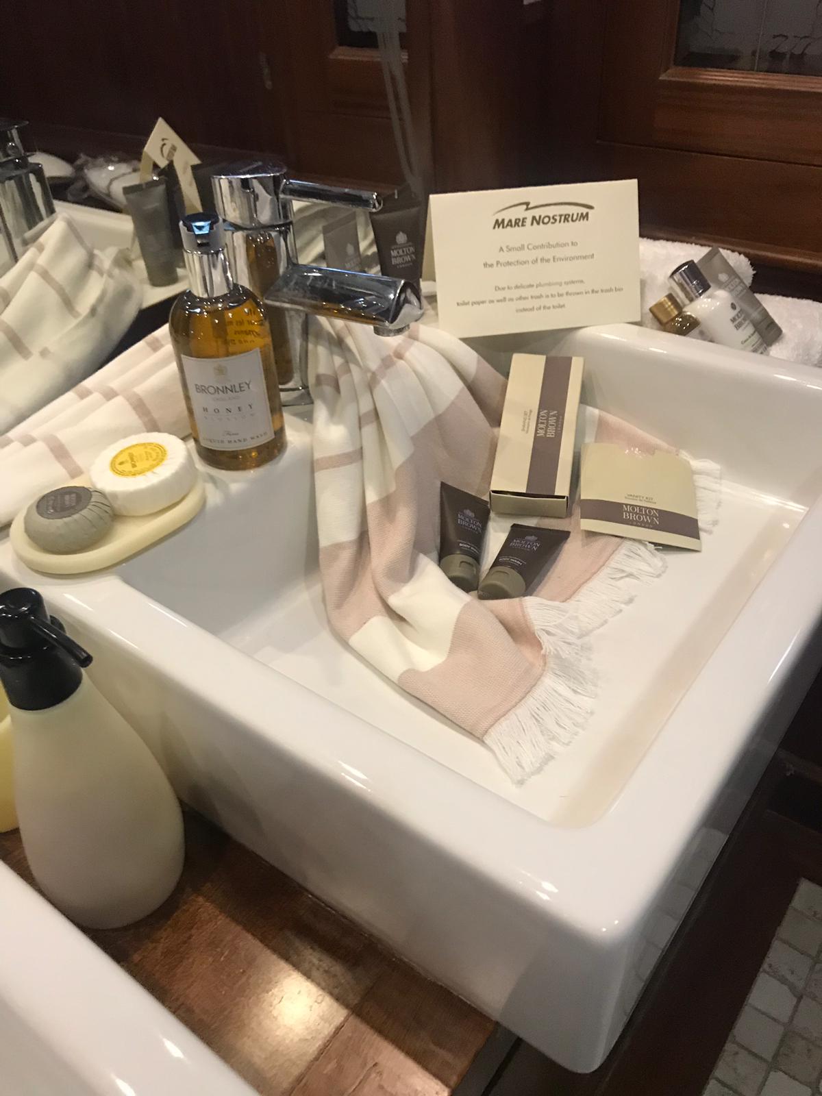 lifestyle bathroom.jpg
