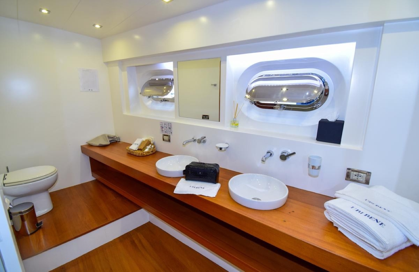 master bathroom 02.jpg