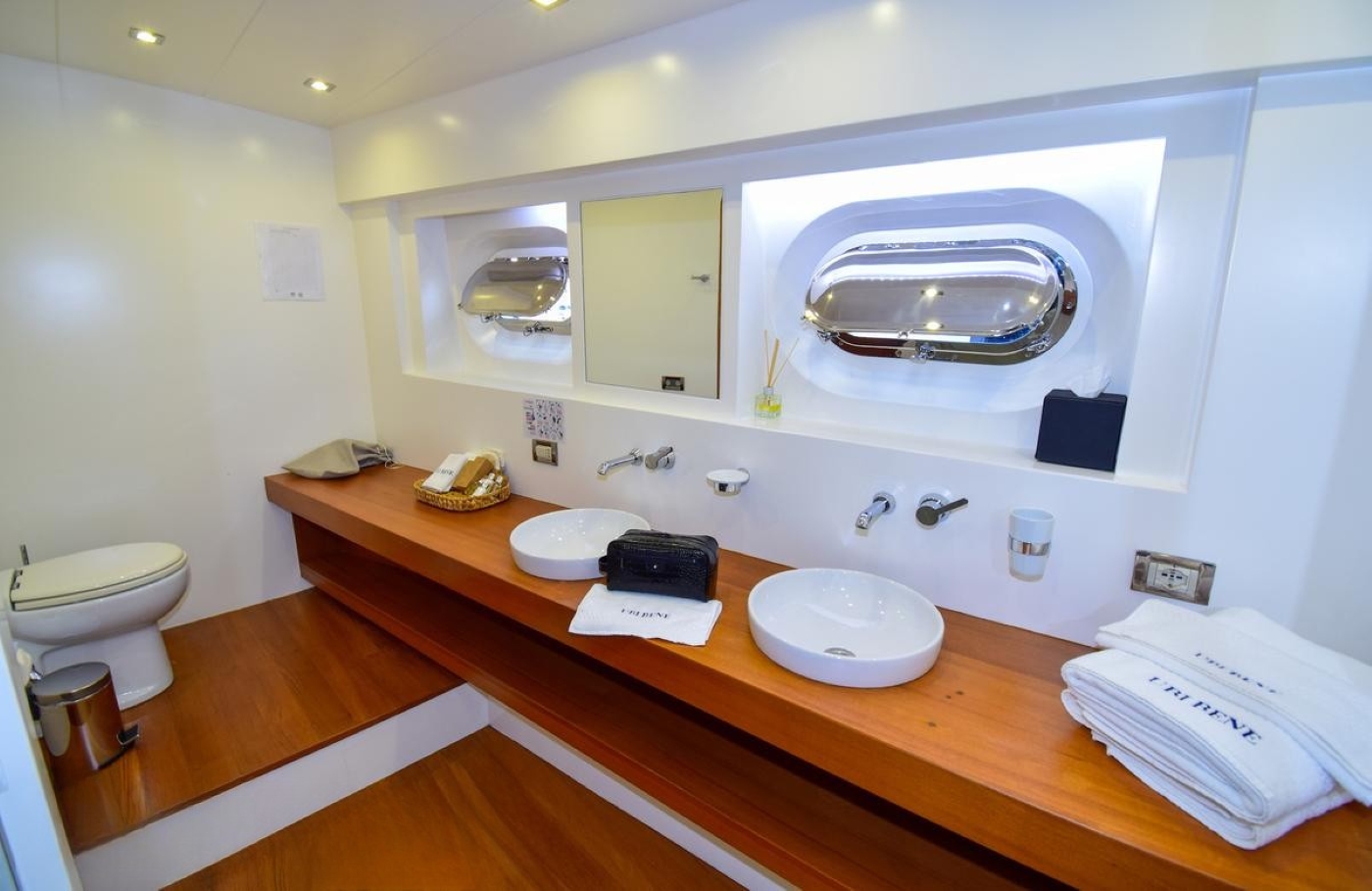 master bathroom 03.jpg
