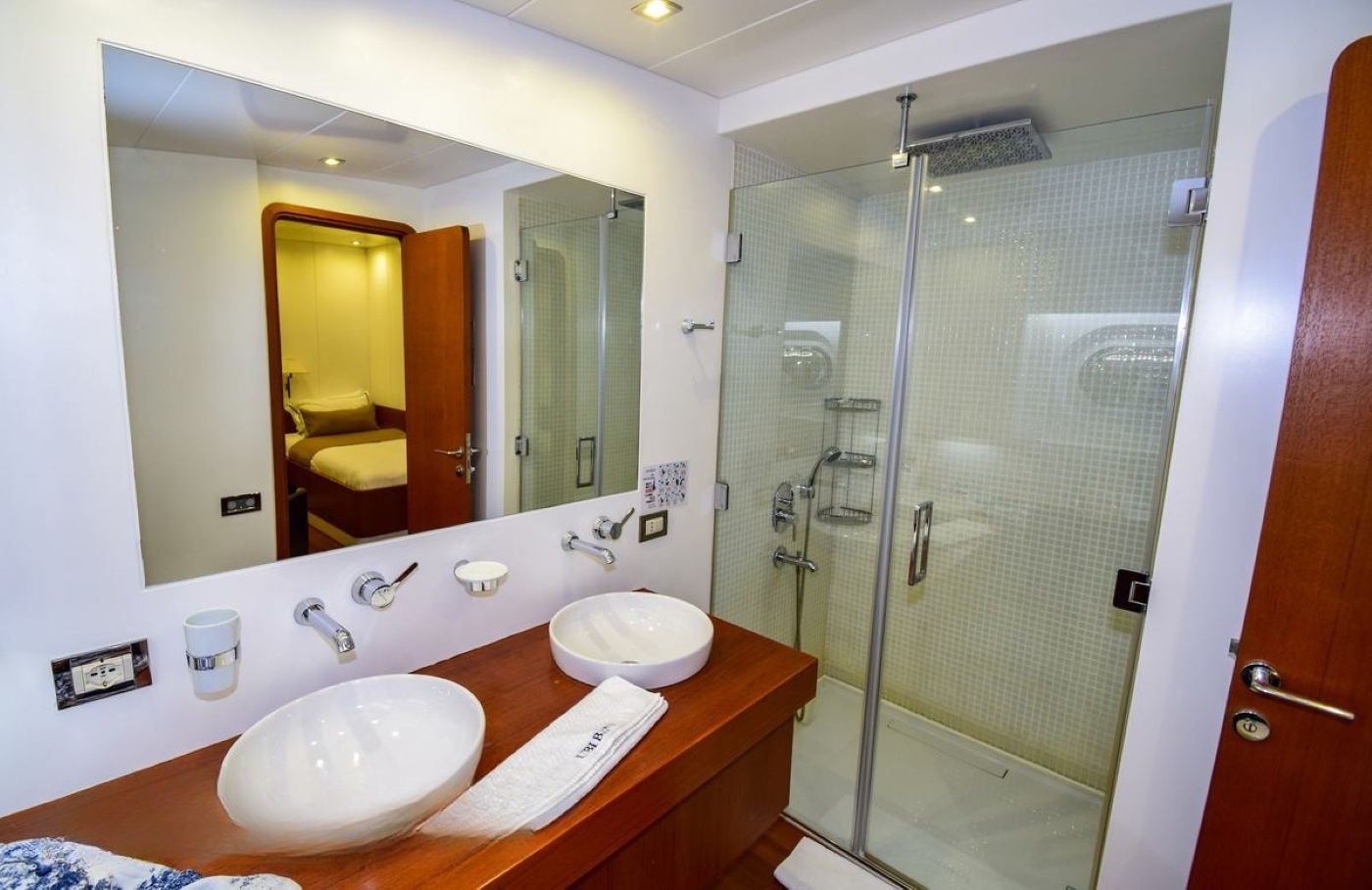 master bathroom 04.jpg