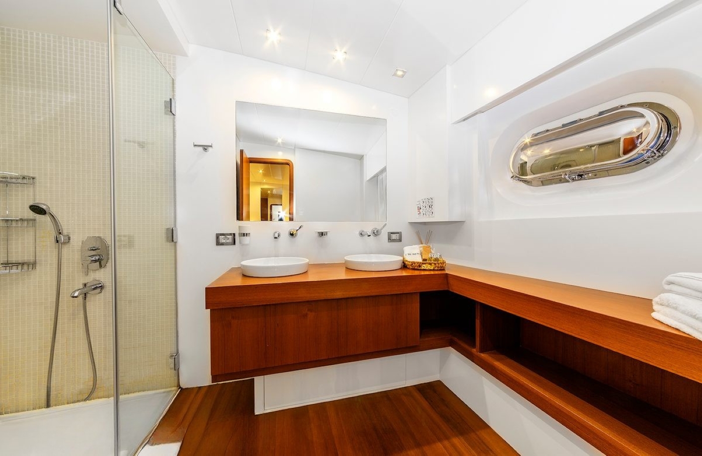 master bathroom 05.jpg