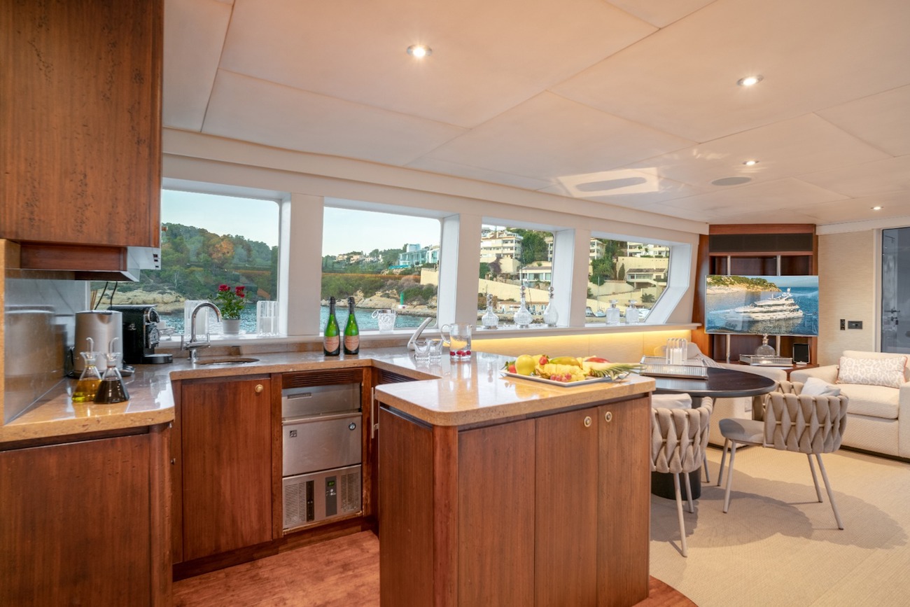 saloon and galley.jpg